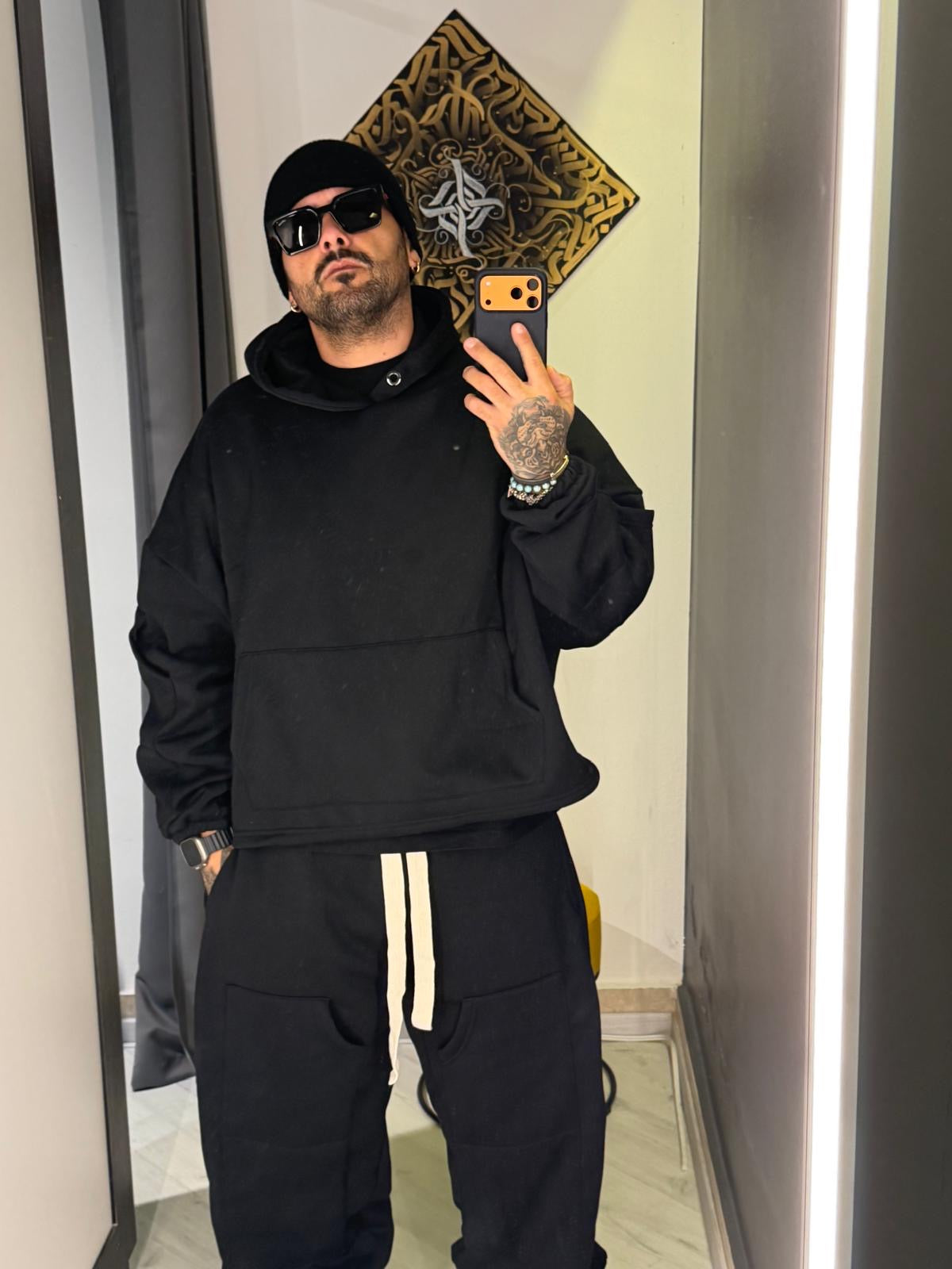 Tuta Uomo Street Essential Black – Carattere Puro & Comfort Premium