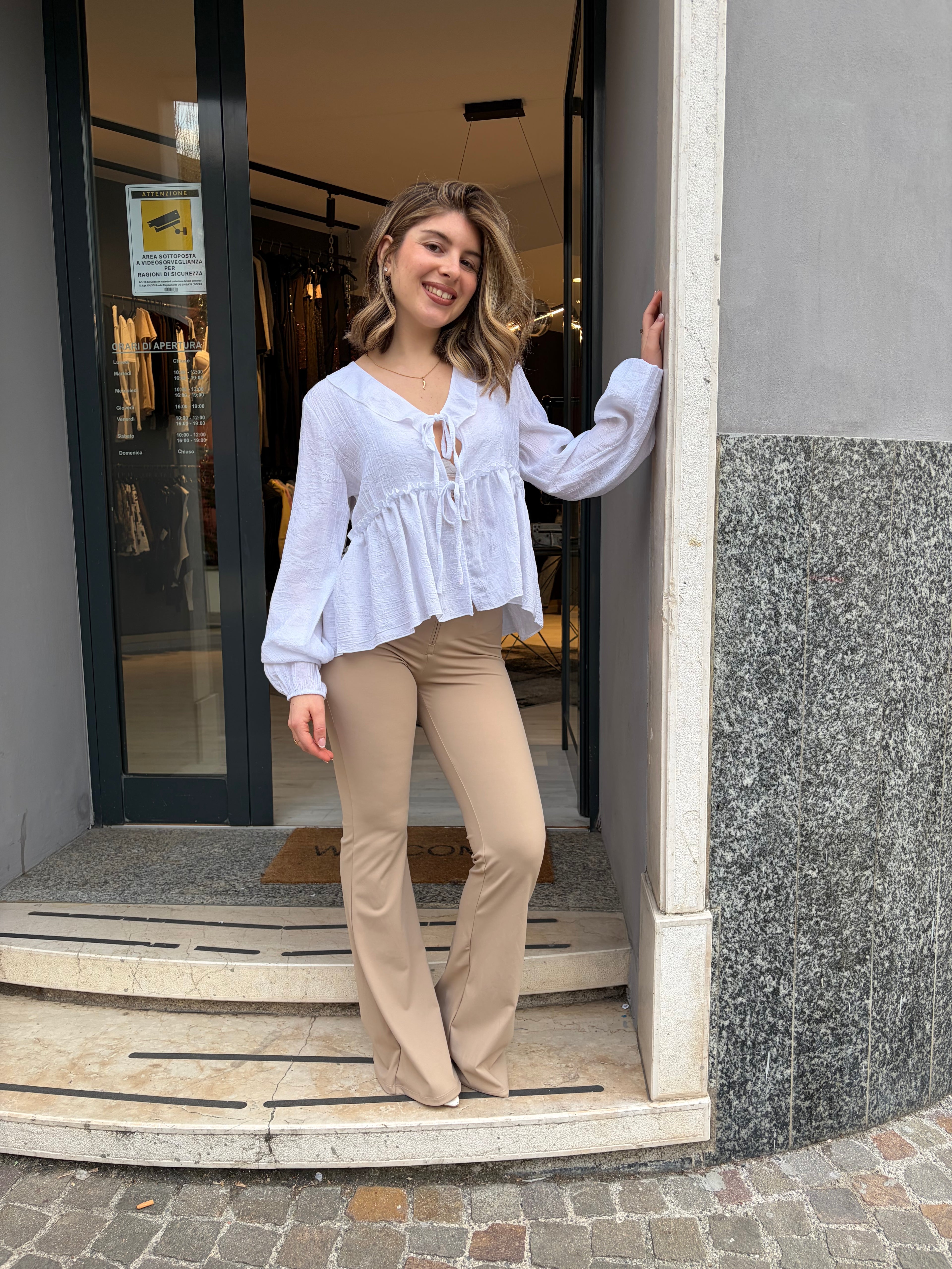 Blusa con lacci
