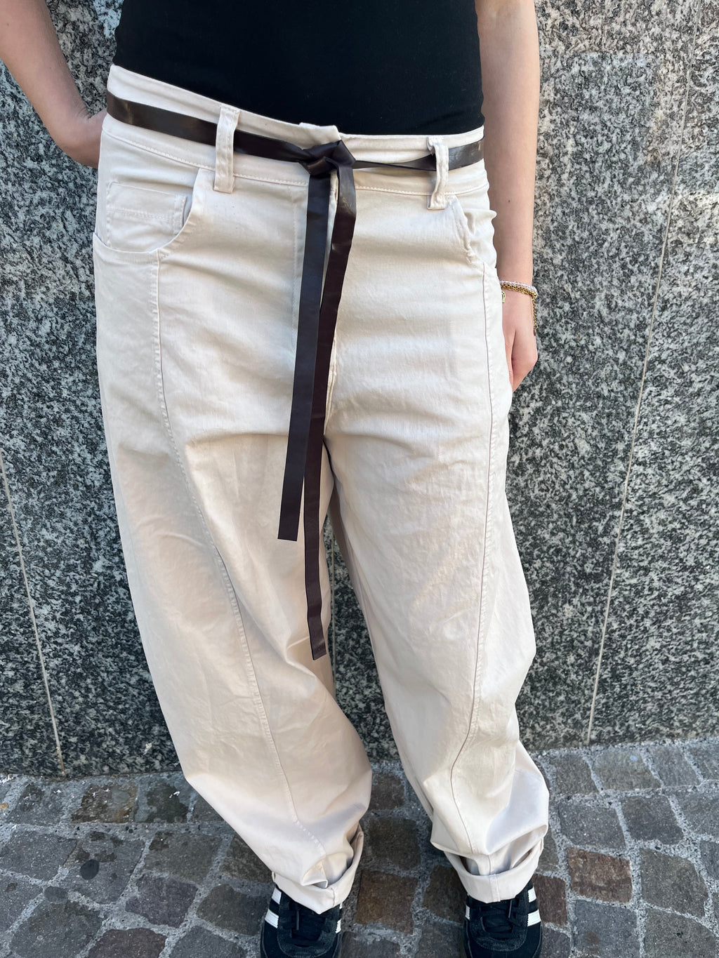 Pantalone Beige Relaxed Fit con Cintura – Stile Casual Chic Donna