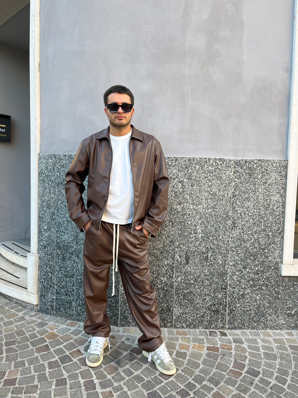 Completo in Ecopelle Marrone – Street Luxury Look