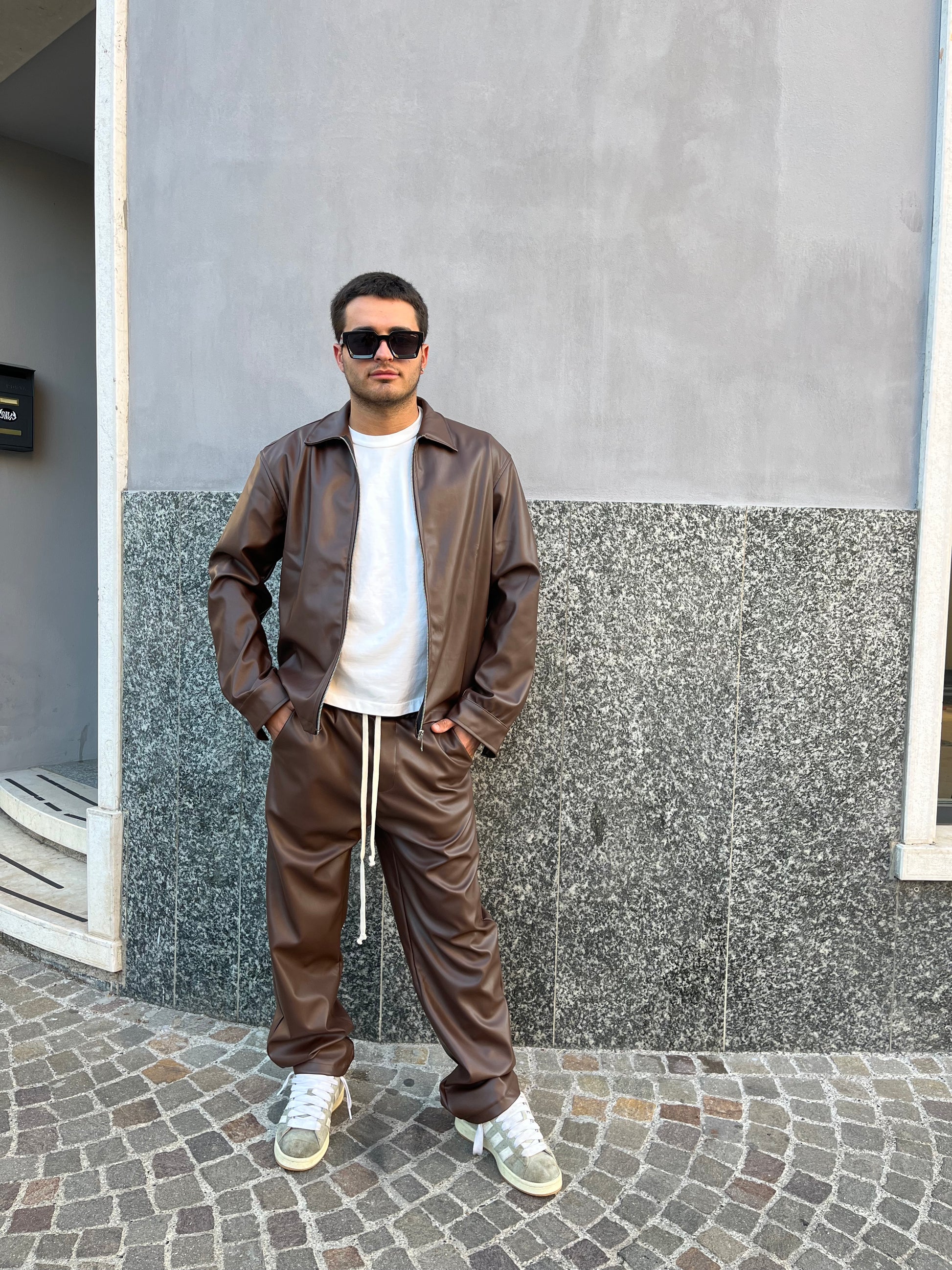 Completo in Ecopelle Marrone – Street Luxury Look