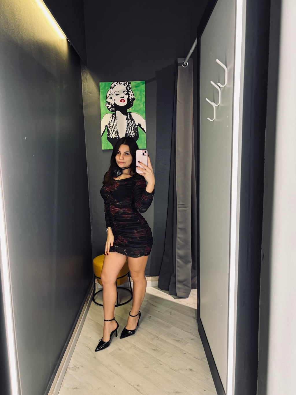 Mini Abito “Midnight Rose” – Effetto Drappeggiato & Stampa Dark-Chic