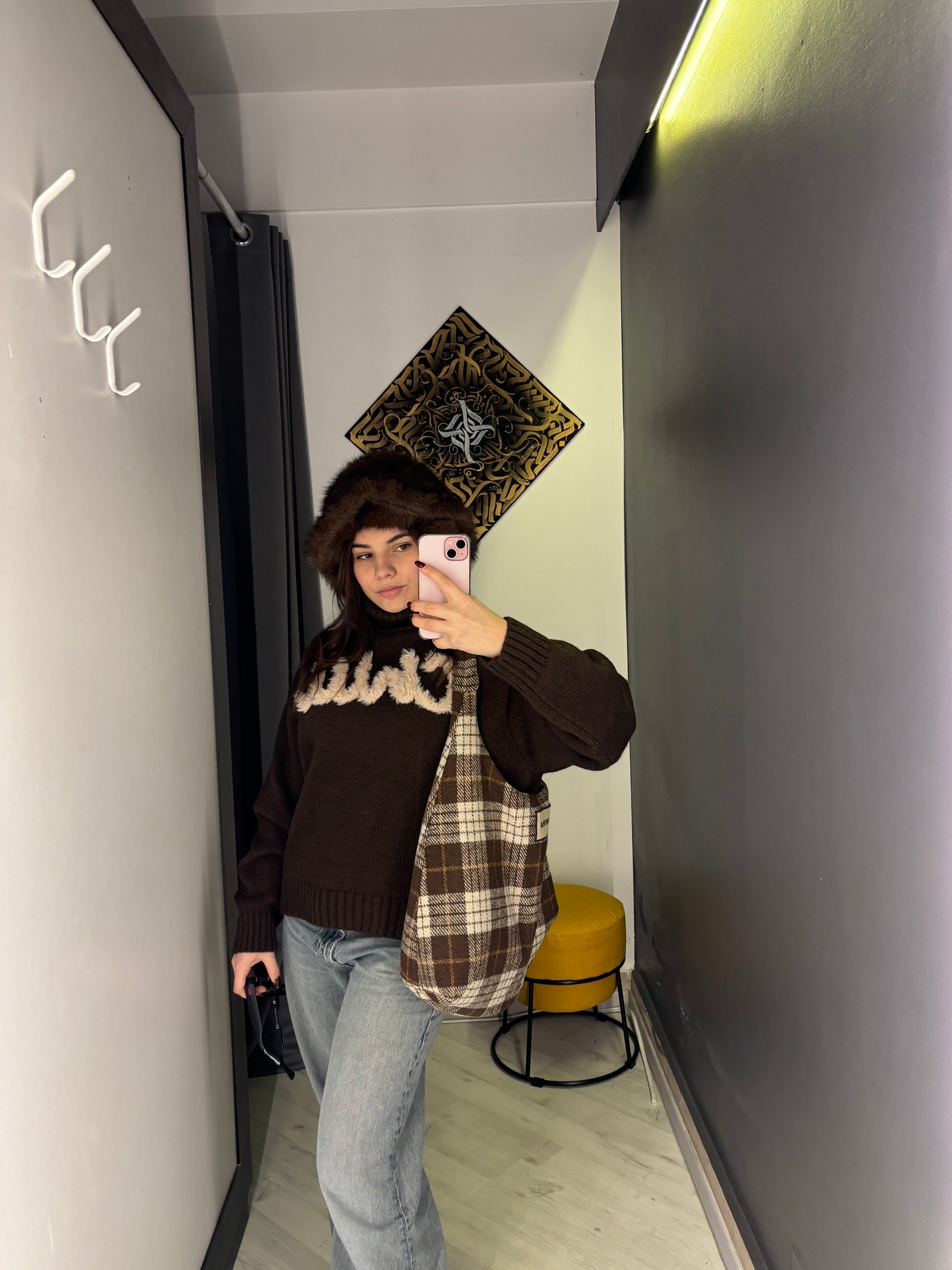 Maglione Dolcevita Donna con Ricamo in Rilievo – Cozy Winter Style