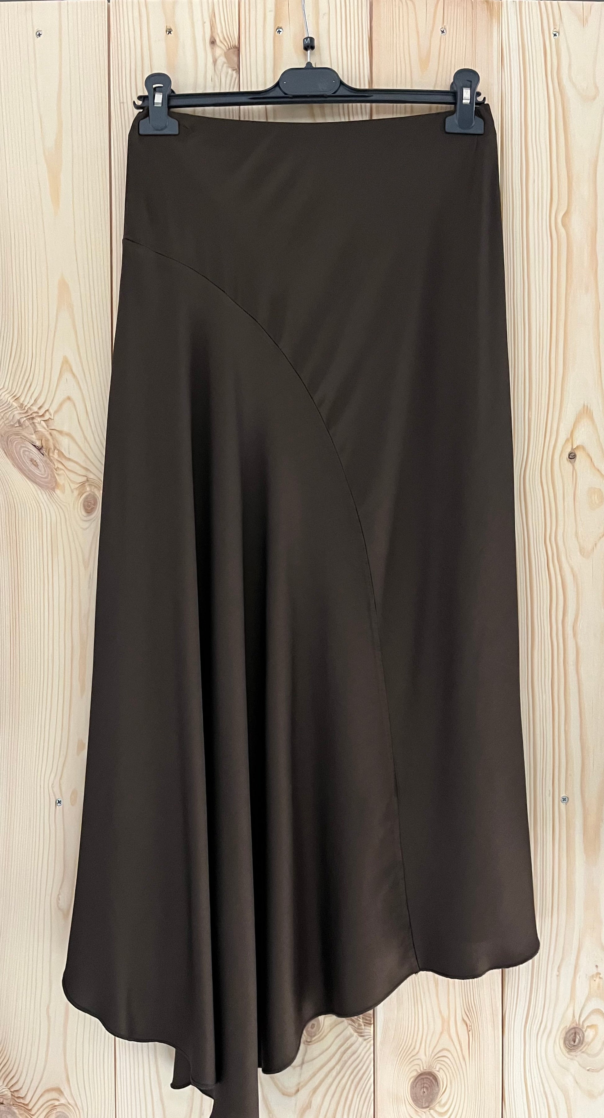 Gonna Asimmetrica Elegante in Satin Marrone