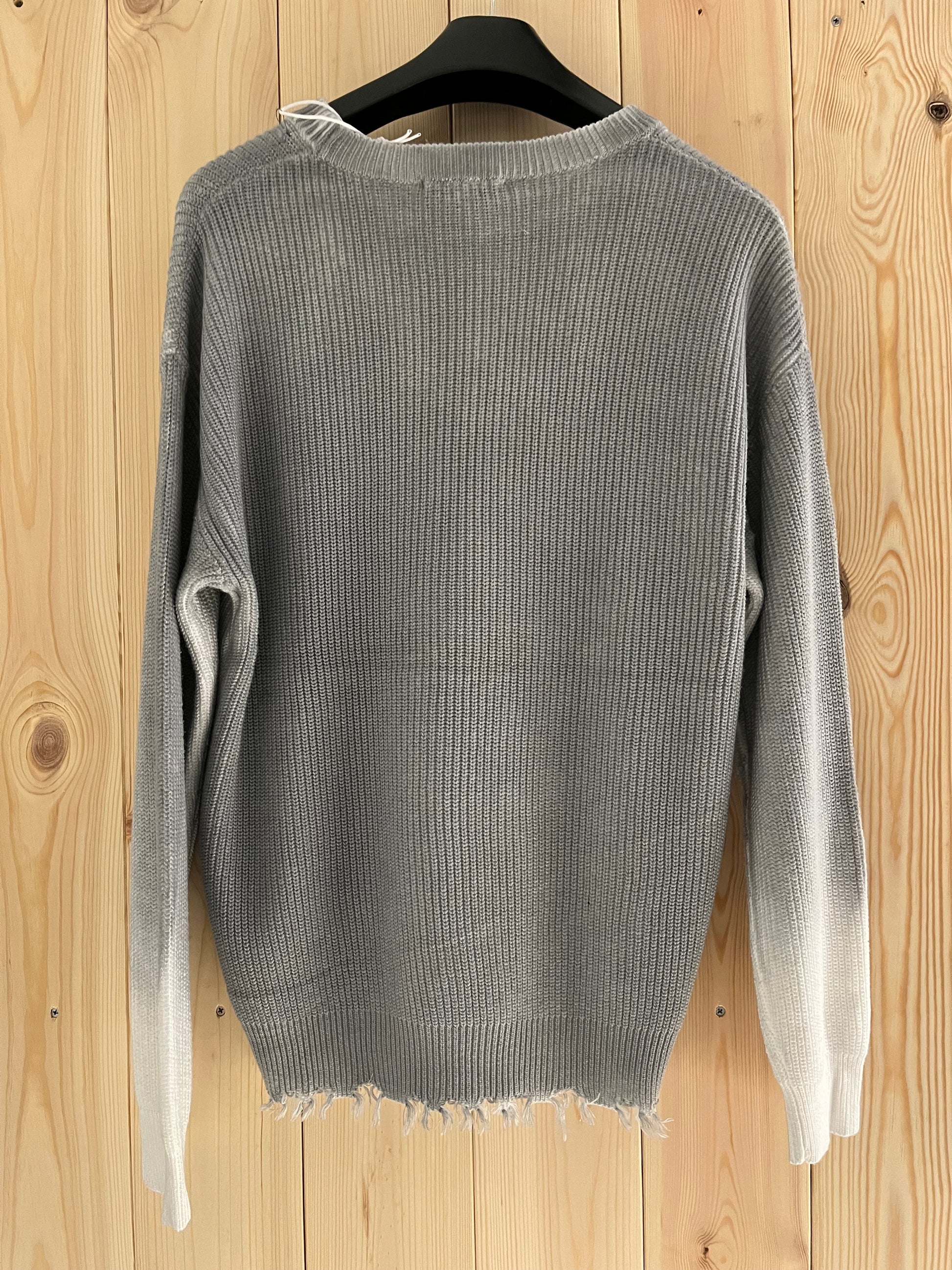 Maglioncino Grigio con sfumature bianche Effetto Sfilacciato – Stile Streetwear Vintage