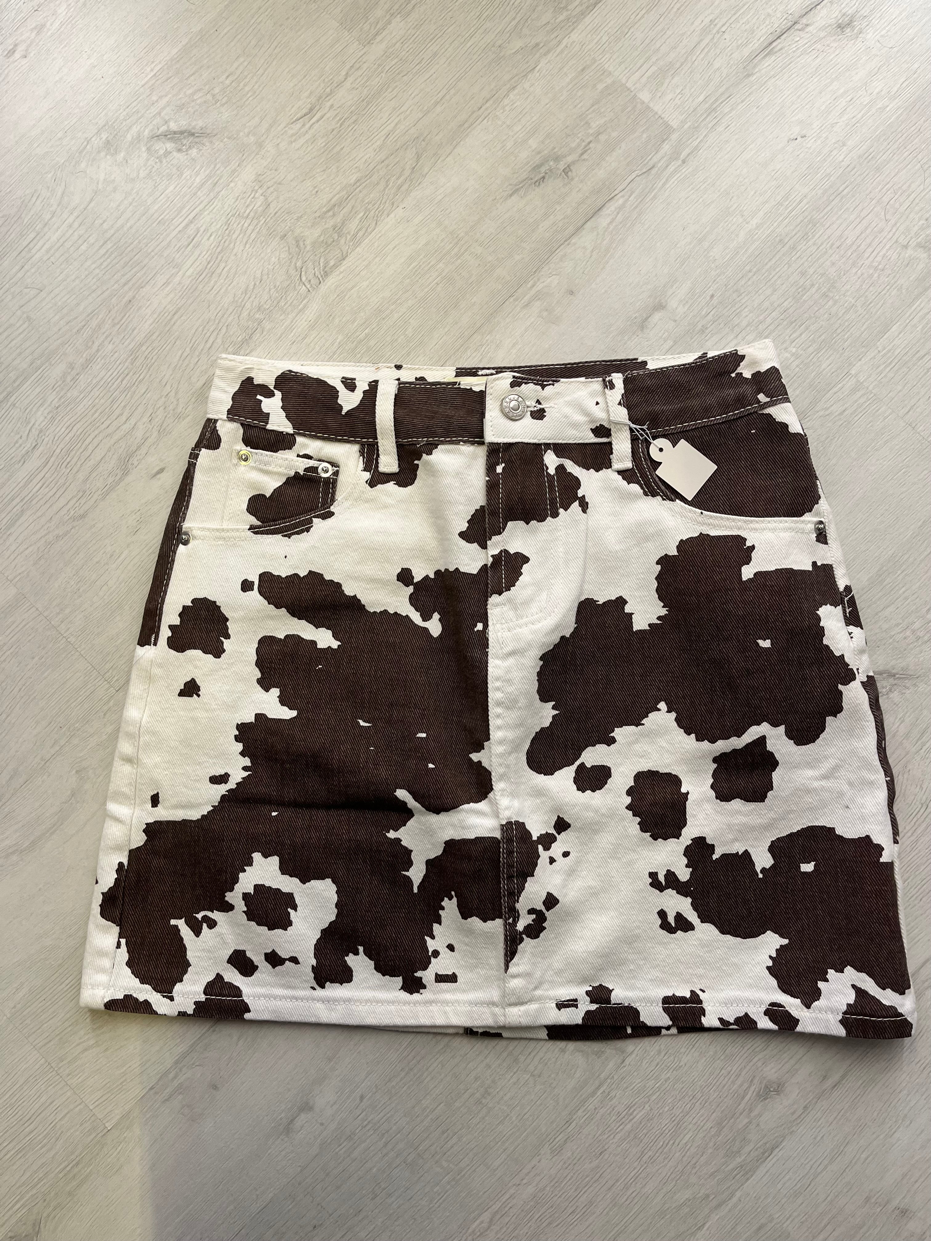 Gonna Mini Cow Print – Urban Chic dal Carattere Unico
