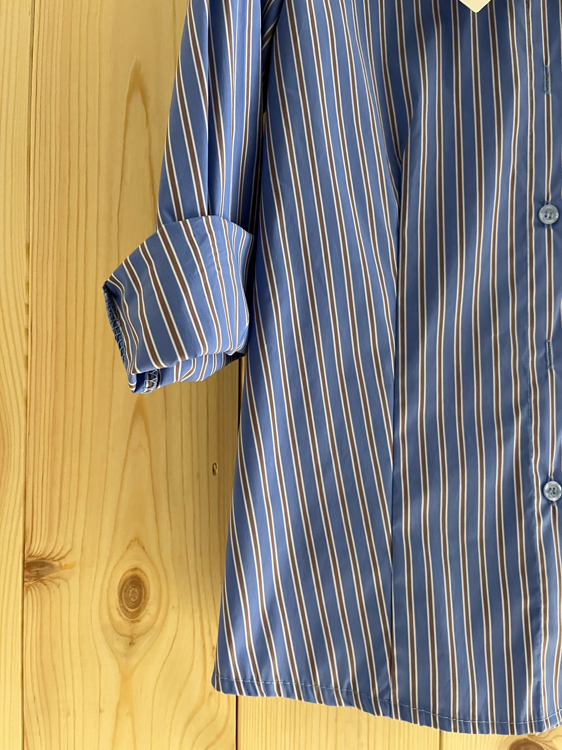 Camicia Donna a Righe Blu – Eleganza Casual con Maniche Risvoltabili