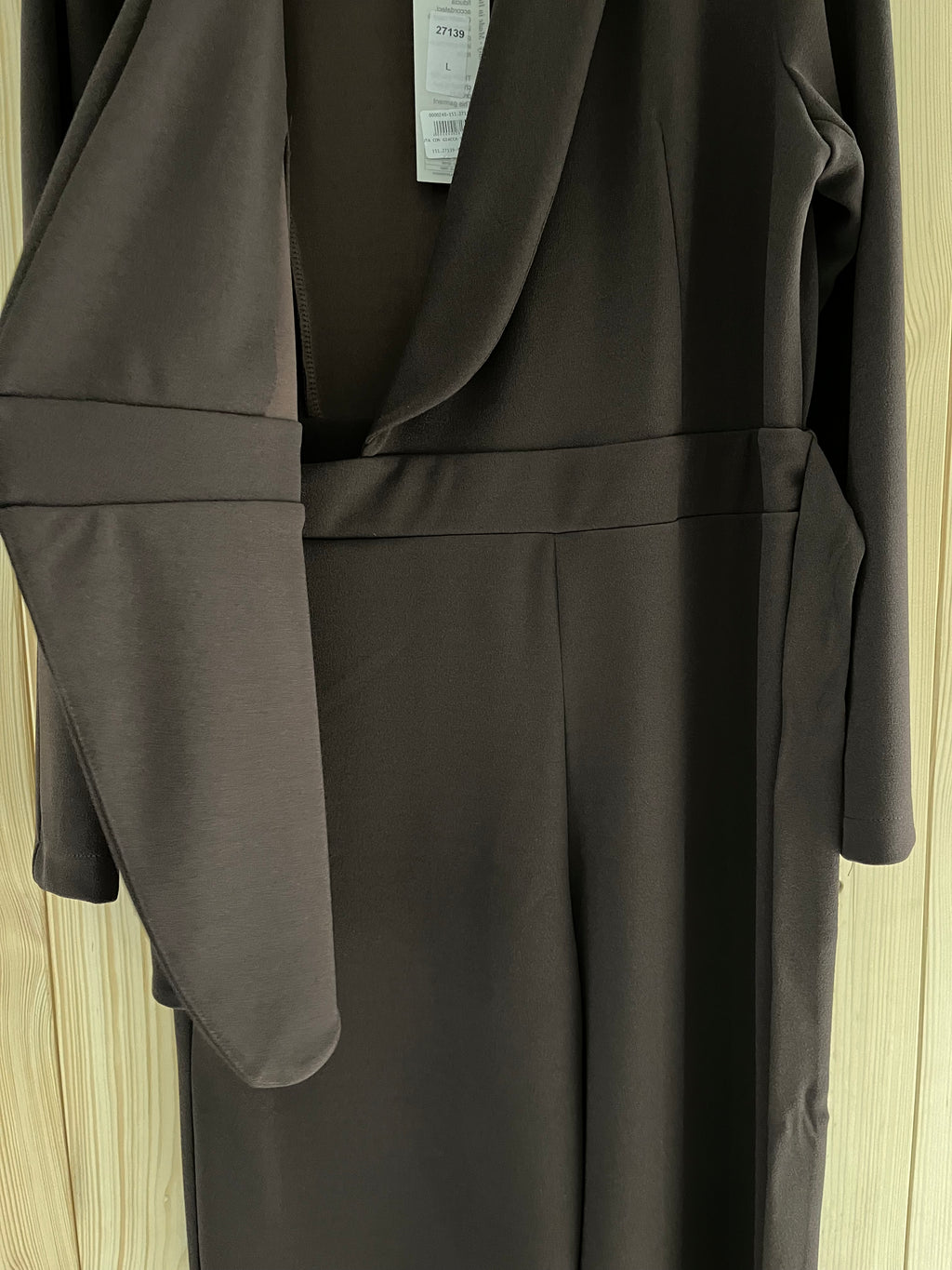 Tuta Elegante Marrone con Scollo a V