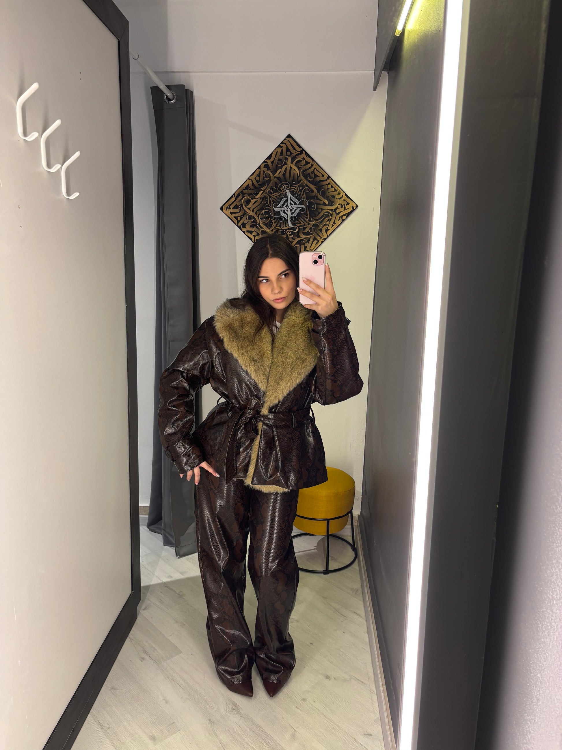 Pantalone “Snake Luxe” — Gamba larga in eco-pelle effetto pitonato