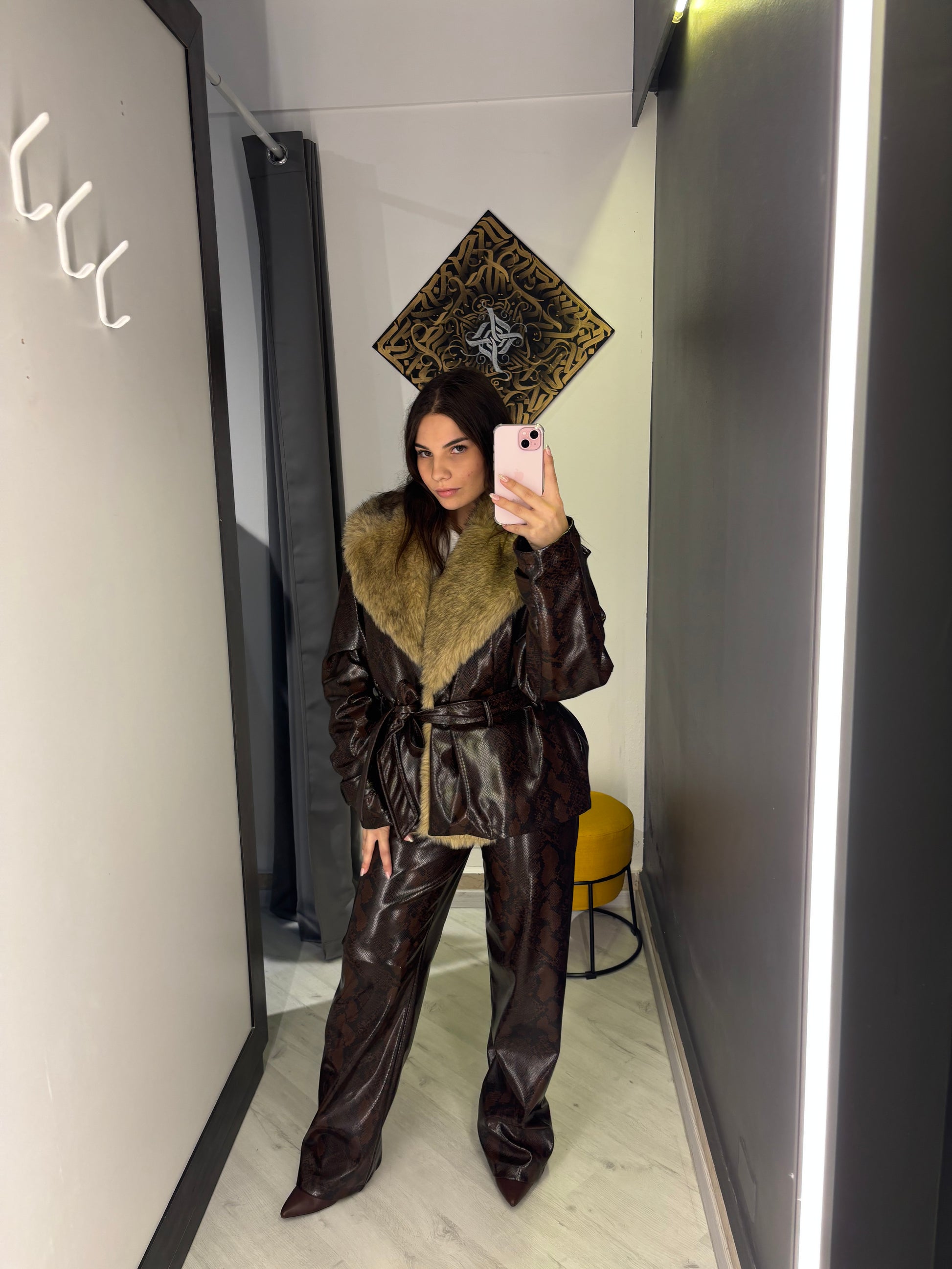 Pantalone “Snake Luxe” — Gamba larga in eco-pelle effetto pitonato