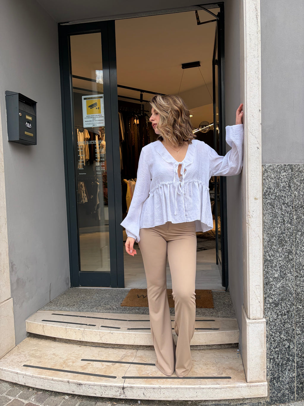 Pantalone Flare Elegante – Vita Alta Effetto Sculpt