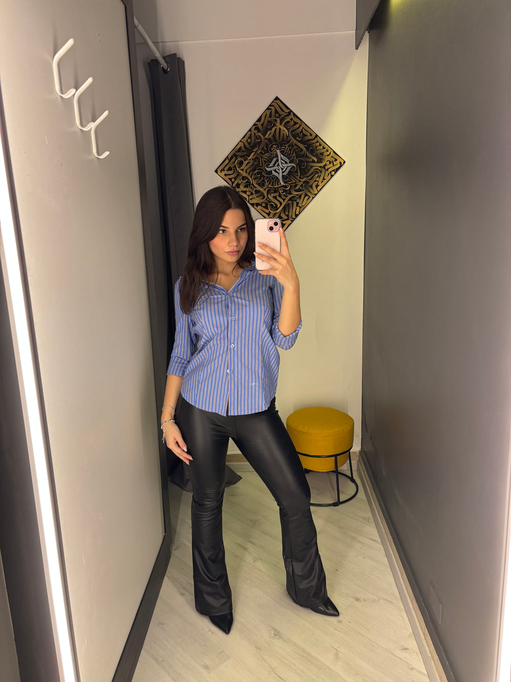 Camicia Donna a Righe Blu – Eleganza Casual con Maniche Risvoltabili