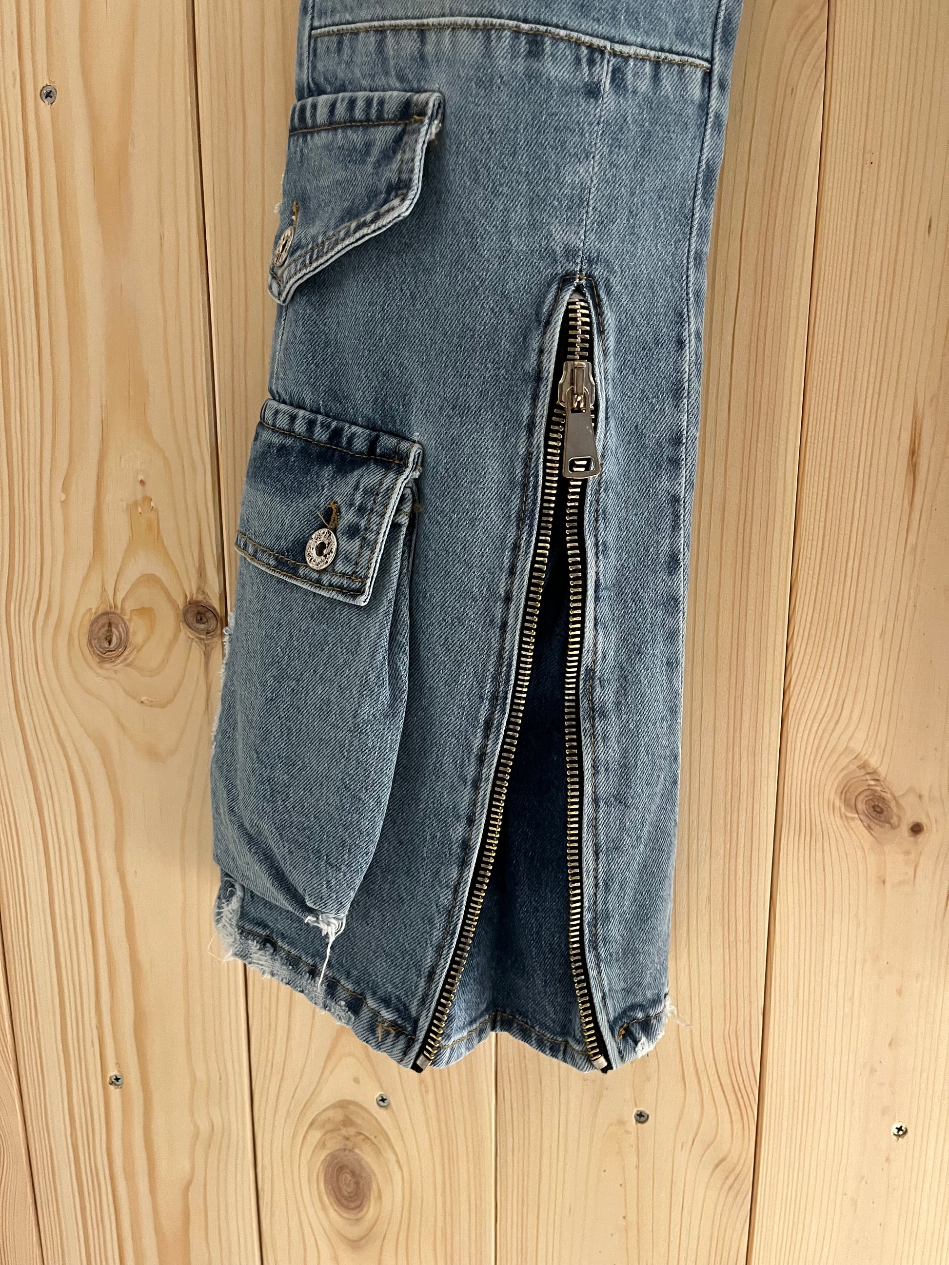 Jeans Cargo Distressed con Tasche Multiple e Zip – Cianotic Made in Italy