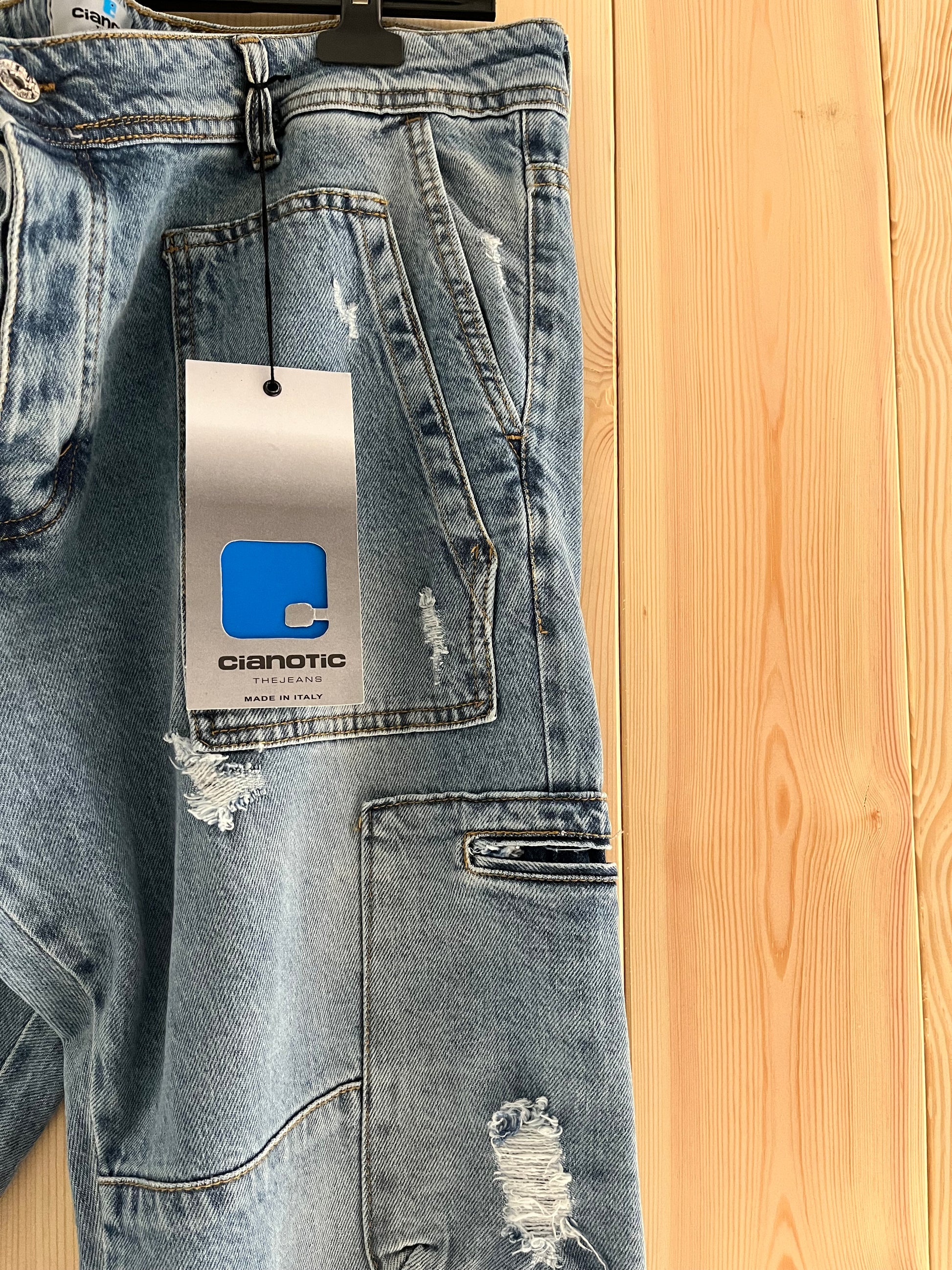 Jeans Cargo Distressed con Tasche Multiple e Zip – Cianotic Made in Italy