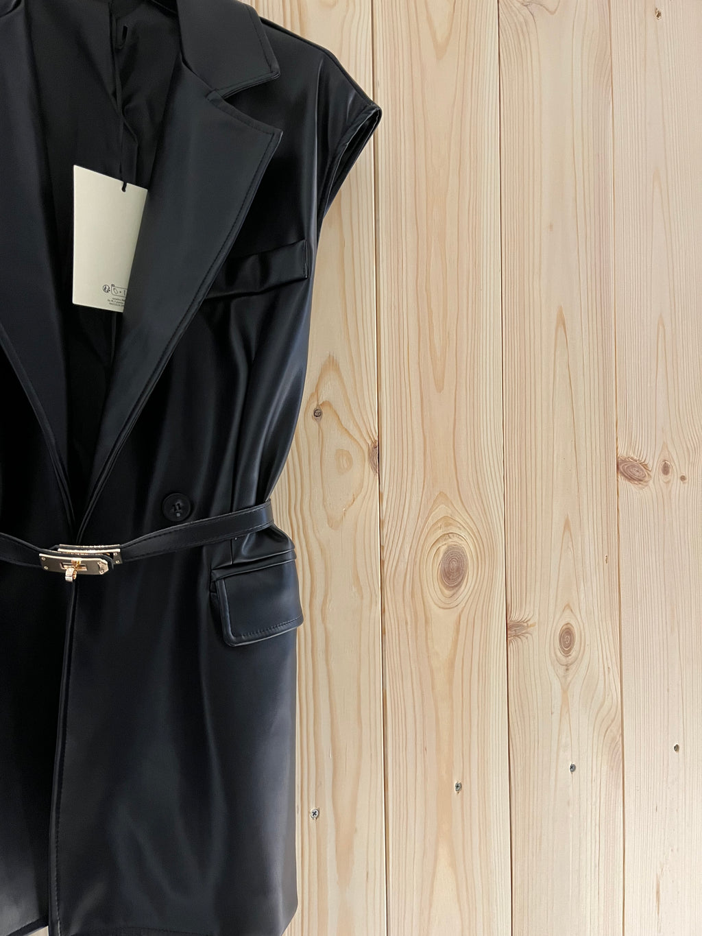 Gilet Blazer in Ecopelle con Cintura – Eleganza Moderna