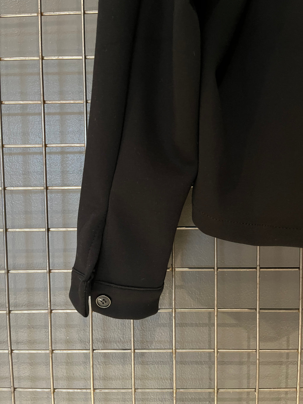 Completo Nero Minimal Chic – Urban Zip Edition