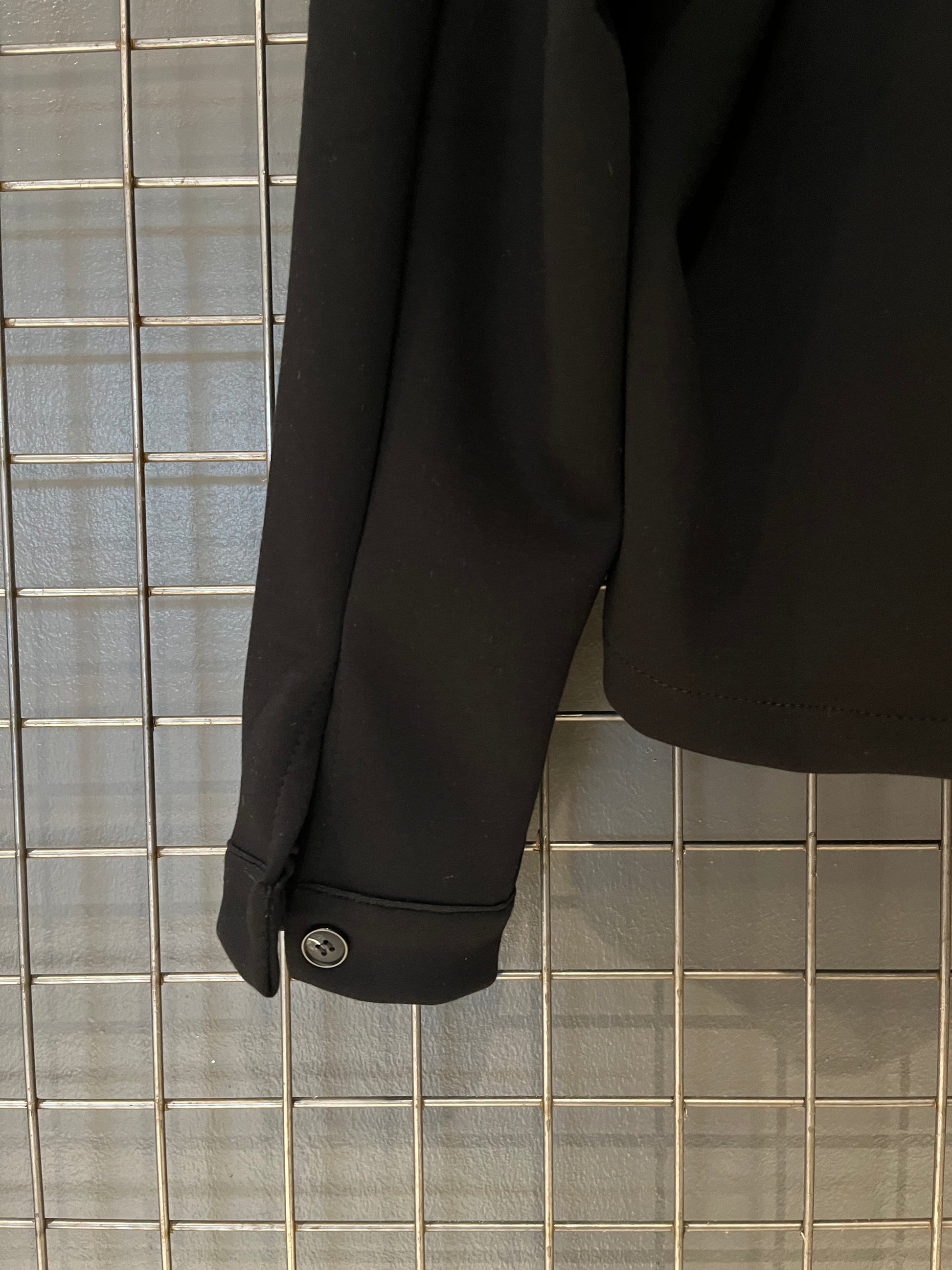 Completo Nero Minimal Chic – Urban Zip Edition