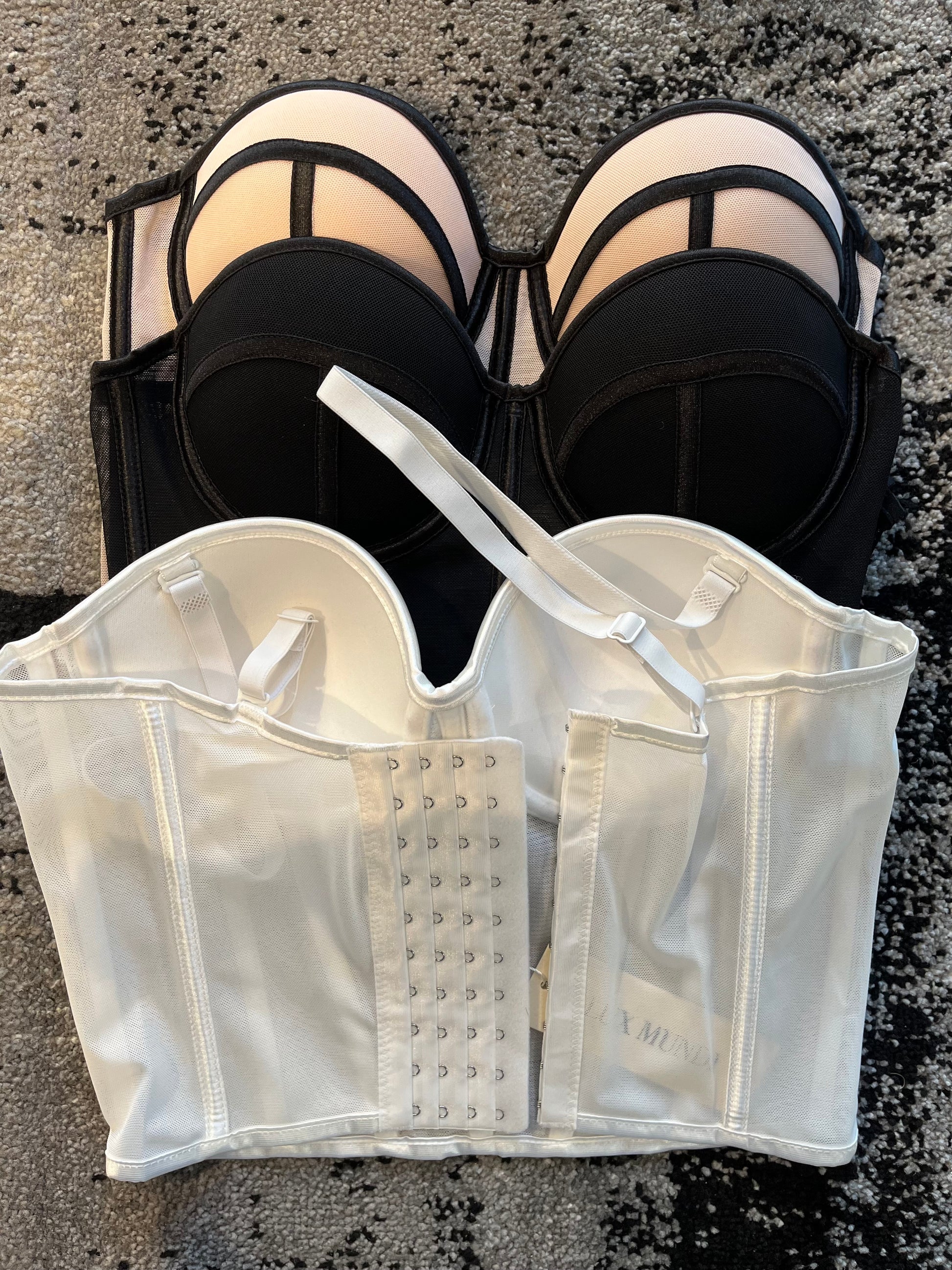 Top Corsetto Bianco Elegante con Coppe Strutturate