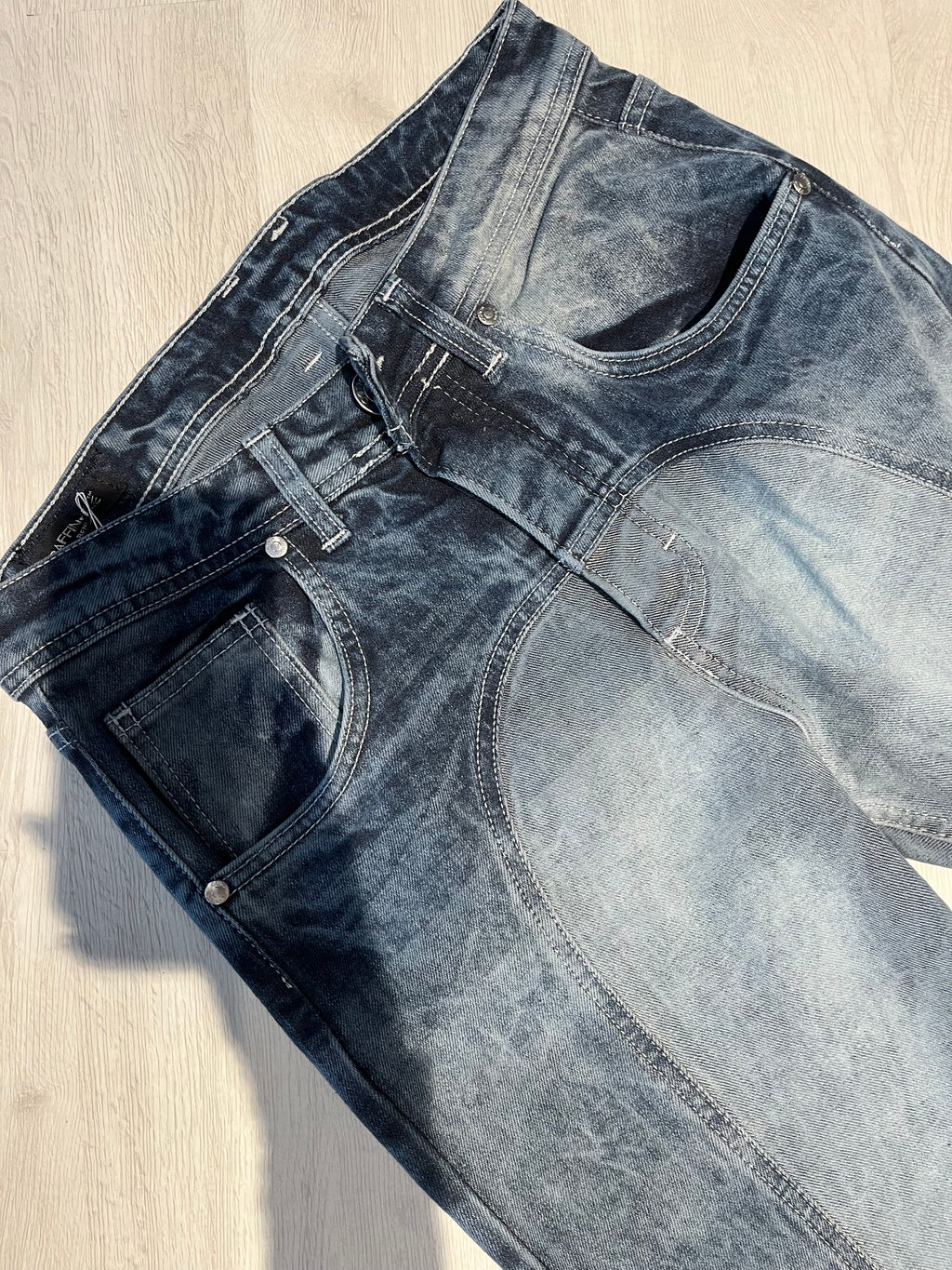 Jeans Vintage Patchwork Uomo – Effetto Washed & Dettagli Raw