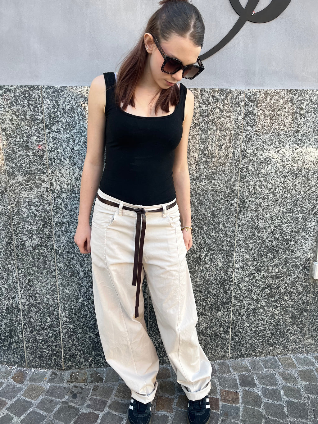 Pantalone Beige Relaxed Fit con Cintura – Stile Casual Chic Donna