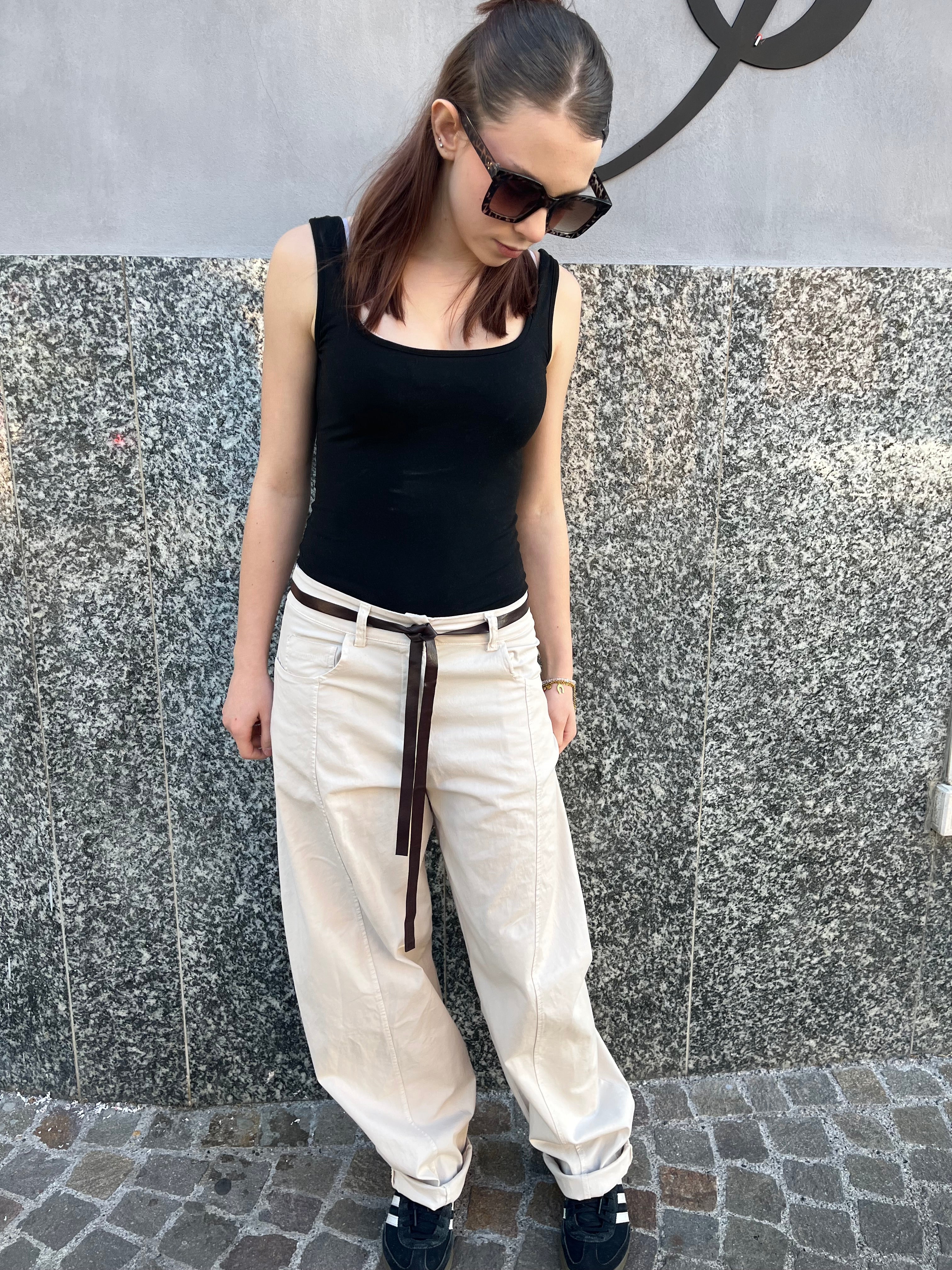 Pantalone Beige Relaxed Fit con Cintura – Stile Casual Chic Donna