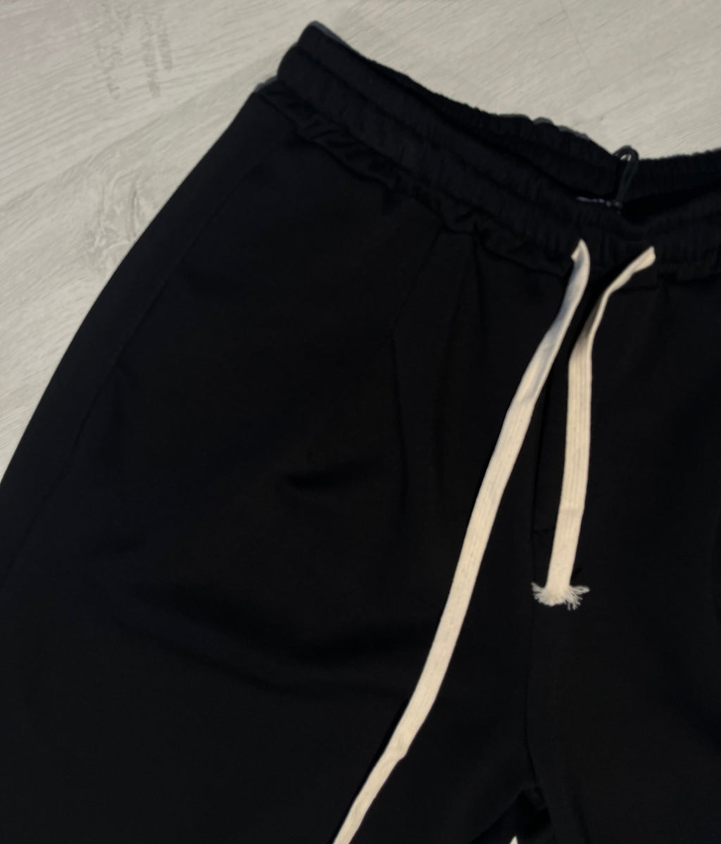 Completo Nero Minimal Chic – Urban Zip Edition