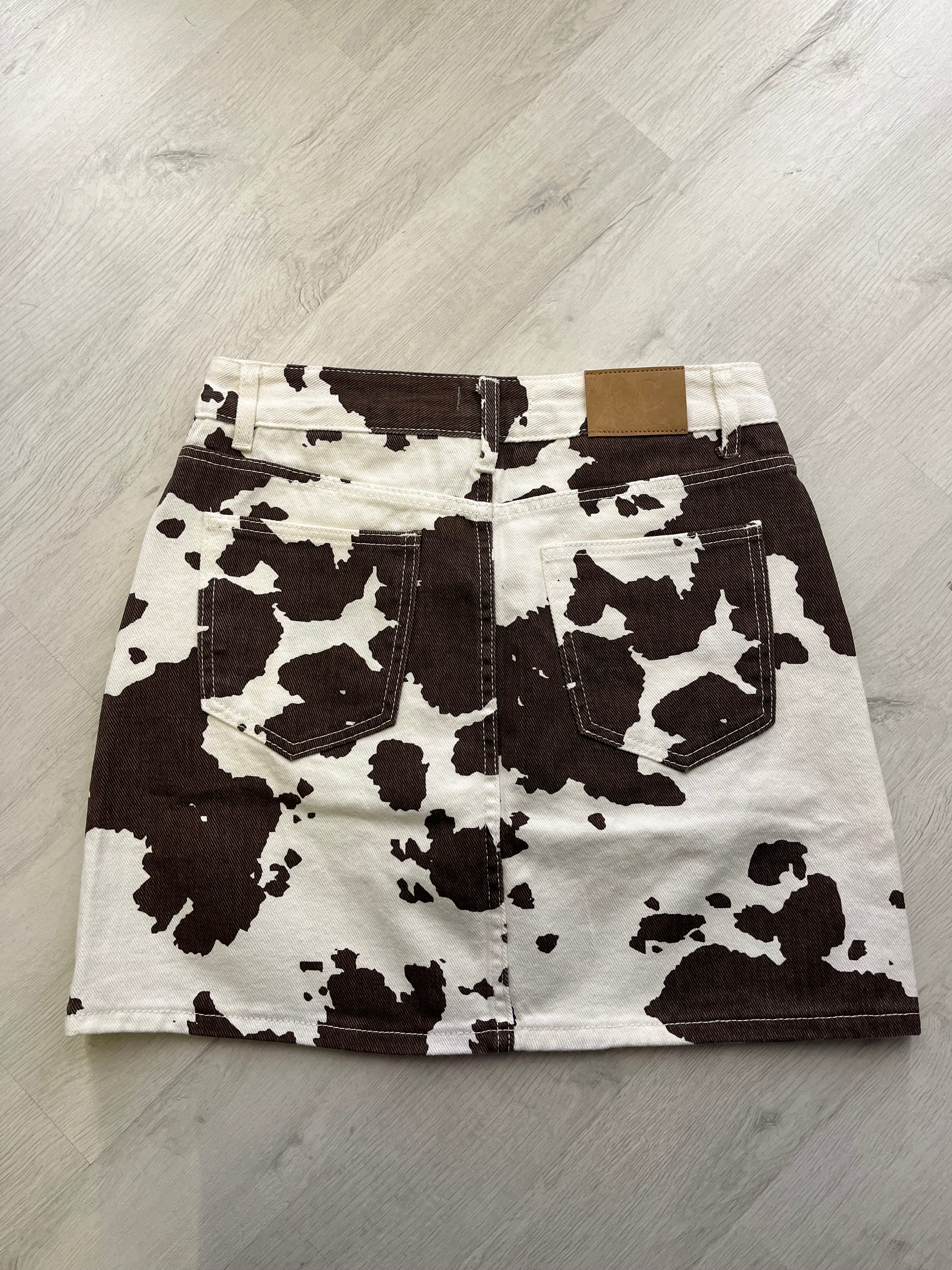 Gonna Mini Cow Print – Urban Chic dal Carattere Unico