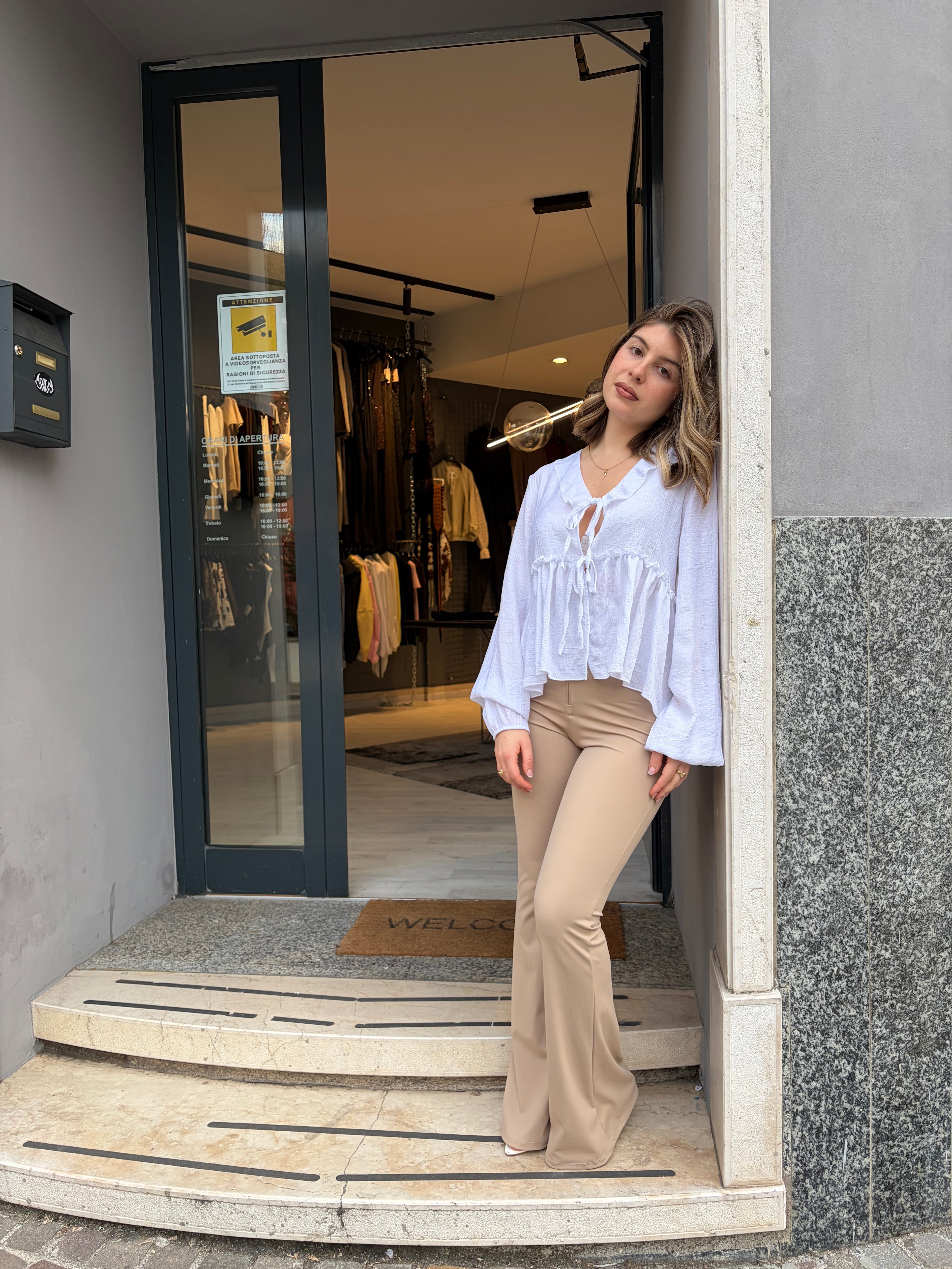 Blusa con lacci