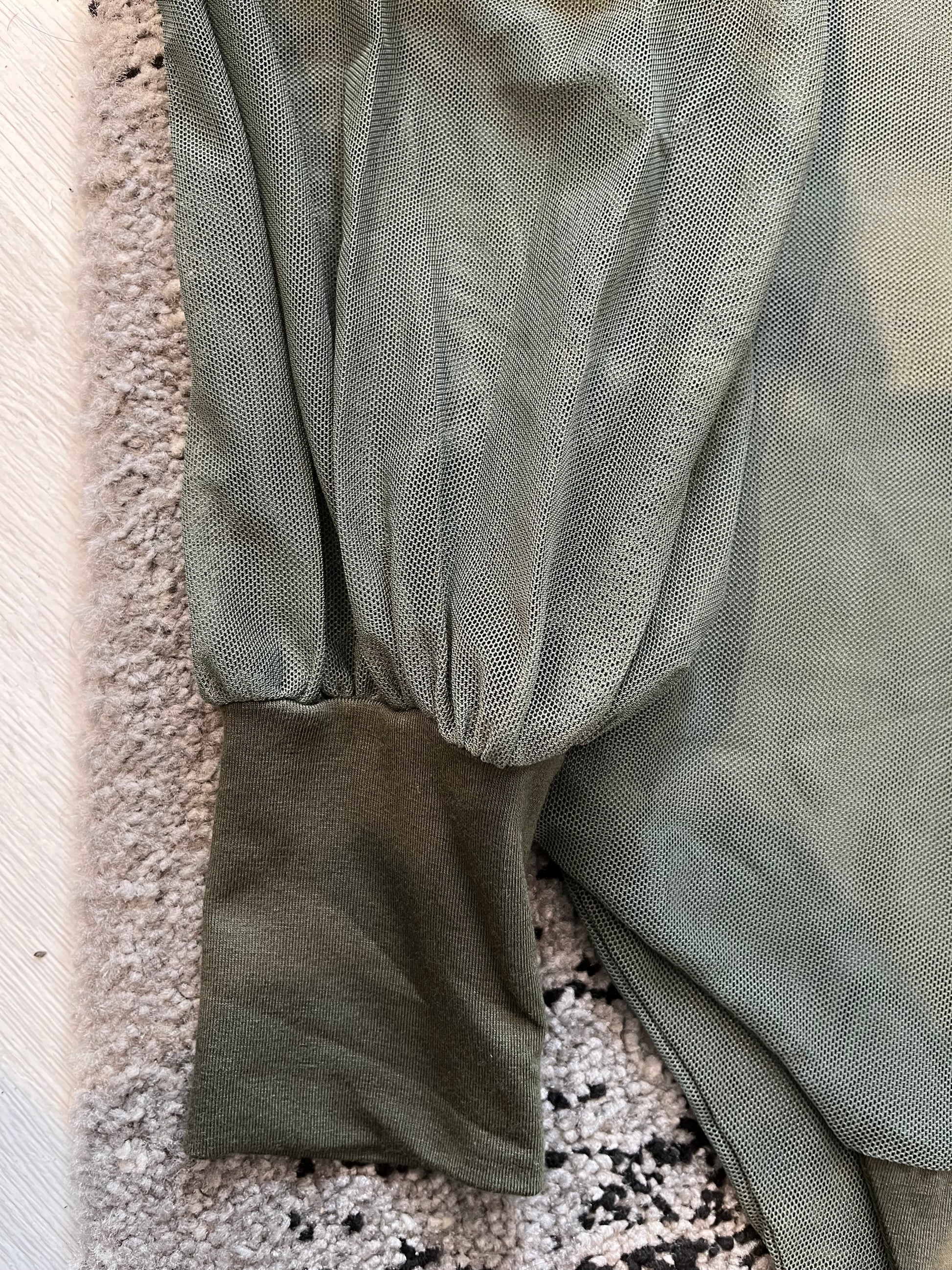 Body Verde Militare in Tulle con Maniche a Palloncino – Eleganza e Stile