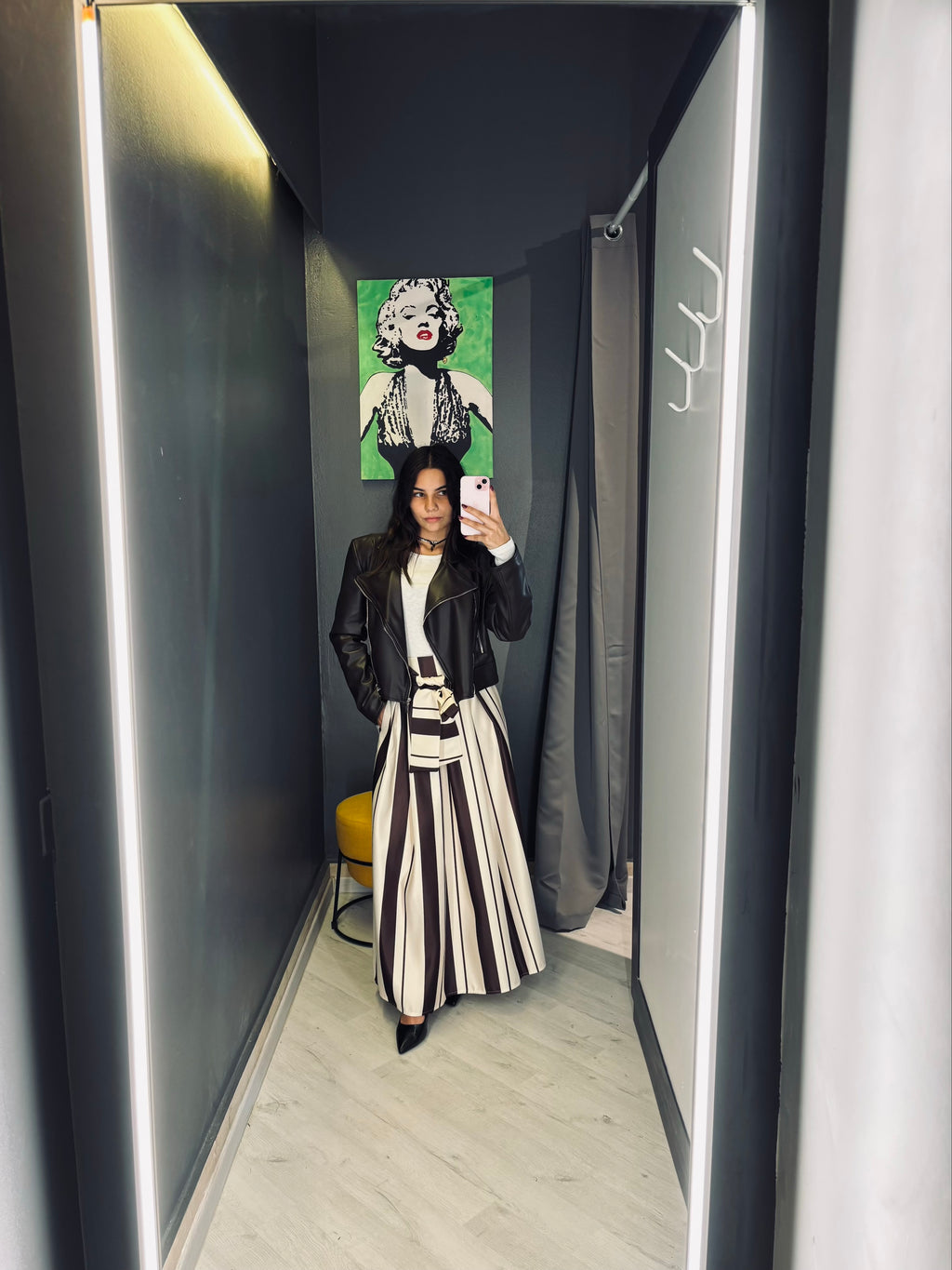 Gonna Midi a Righe con Cintura – Eleganza Moderna