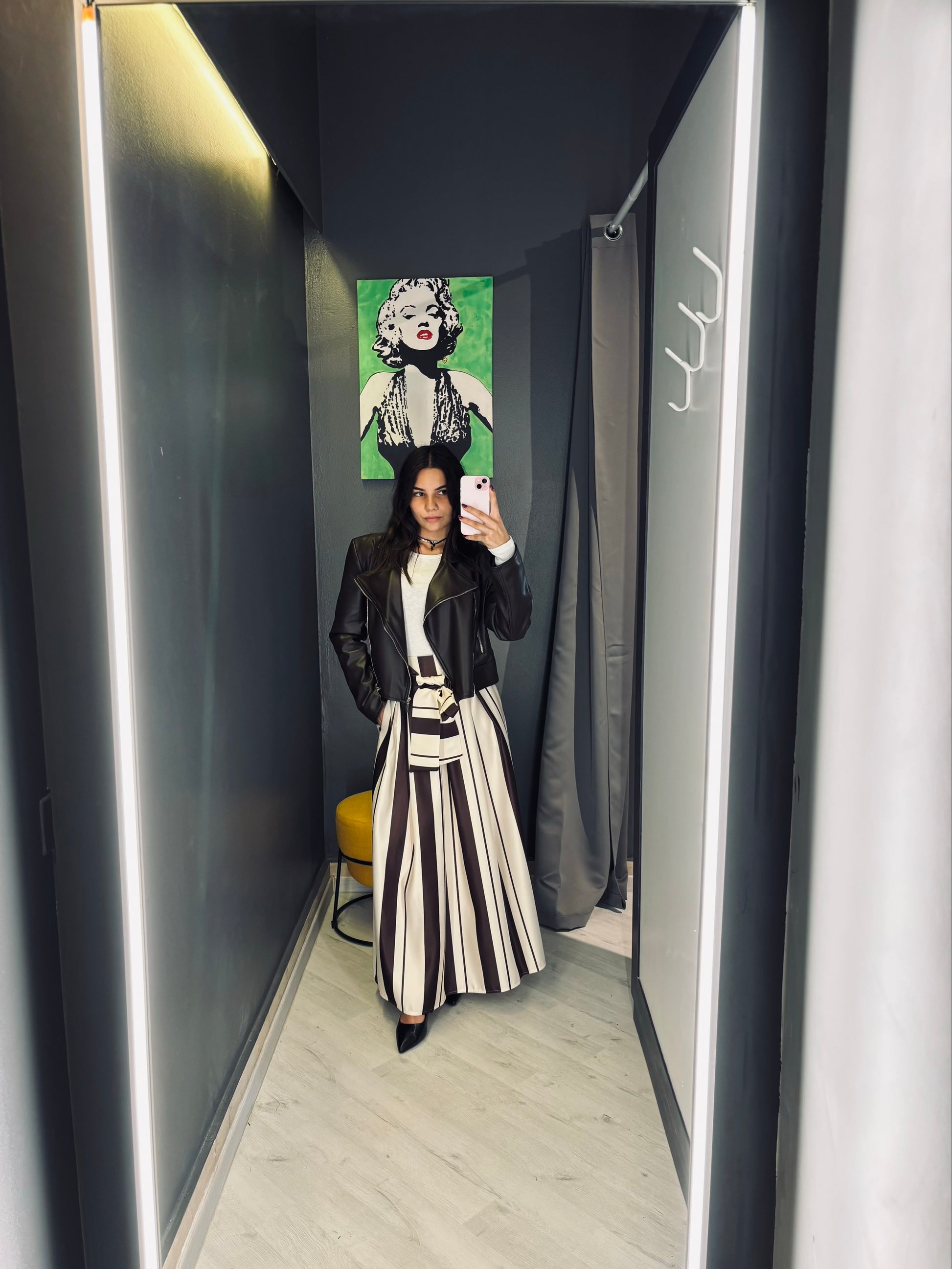 Gonna Midi a Righe con Cintura – Eleganza Moderna