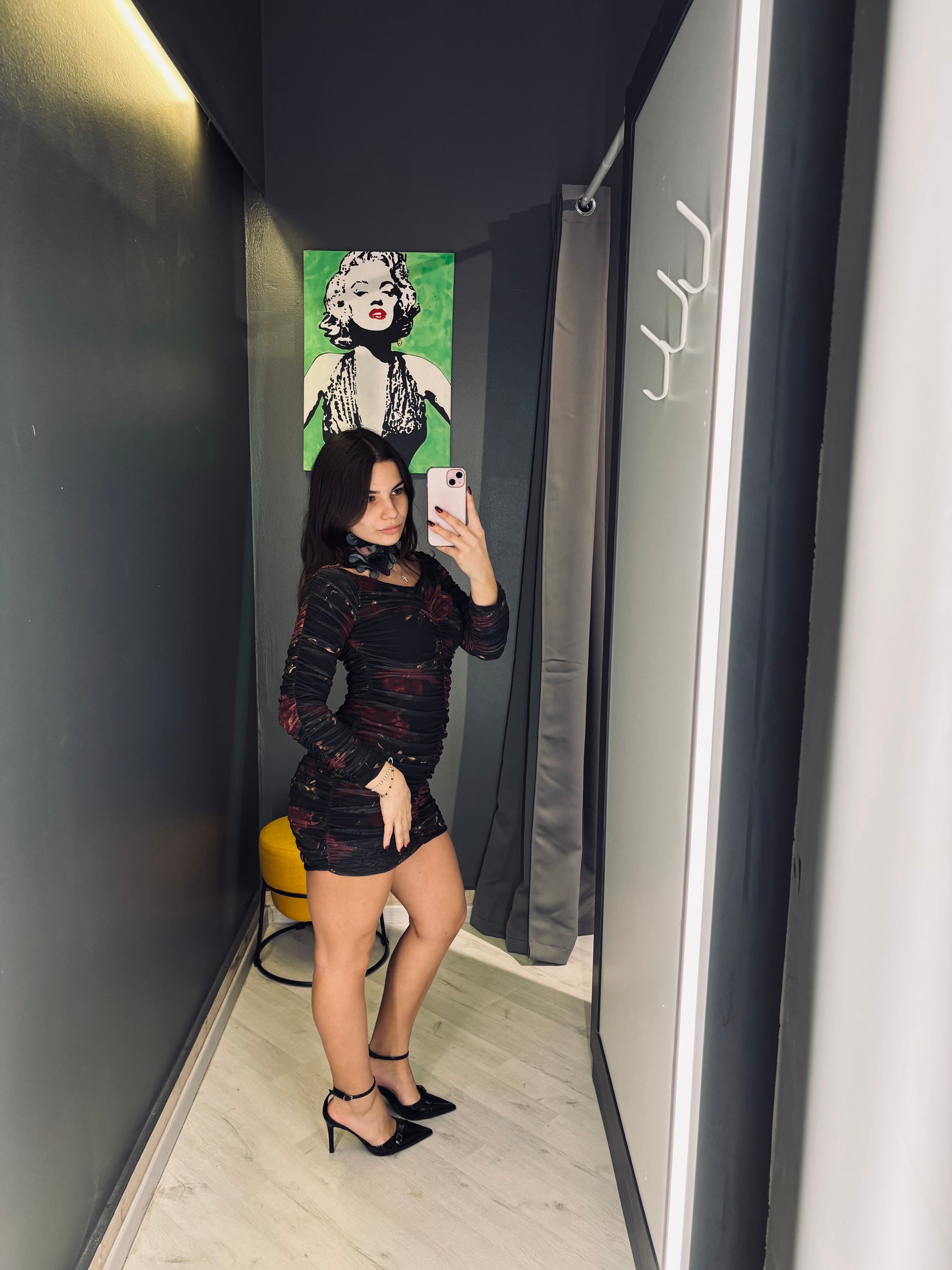 Mini Abito “Midnight Rose” – Effetto Drappeggiato & Stampa Dark-Chic