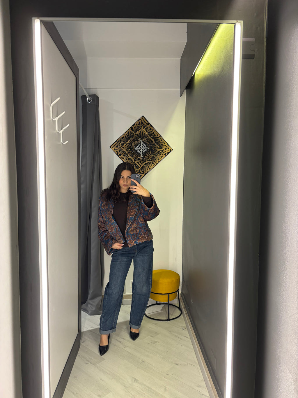 Giacca Corta Broccata Blu e Oro – Royal Chic Edition