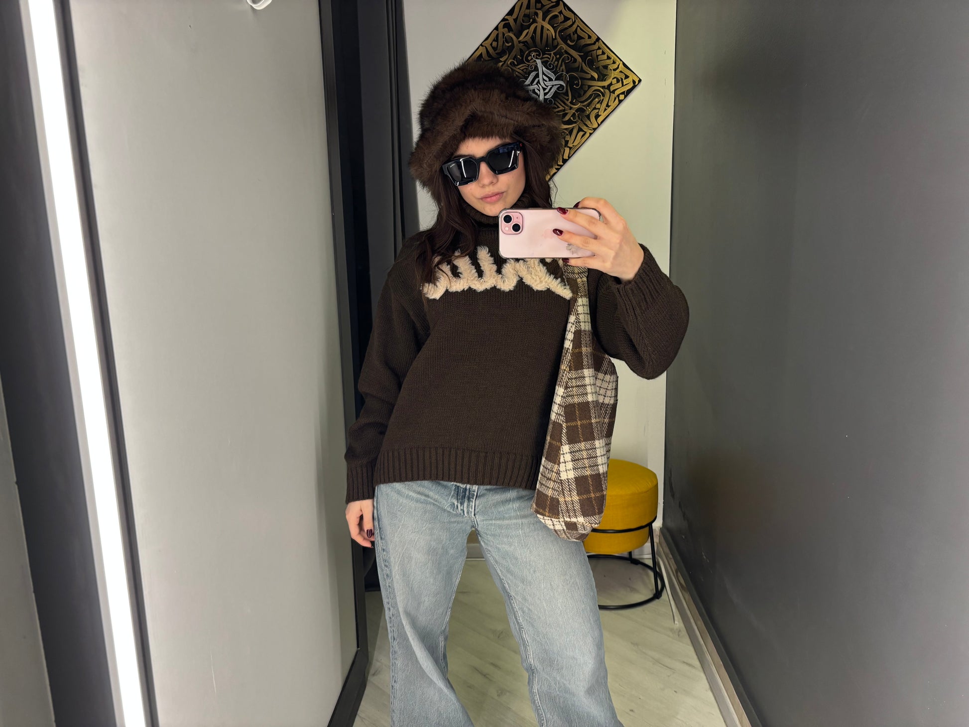 Maglione Dolcevita Donna con Ricamo in Rilievo – Cozy Winter Style