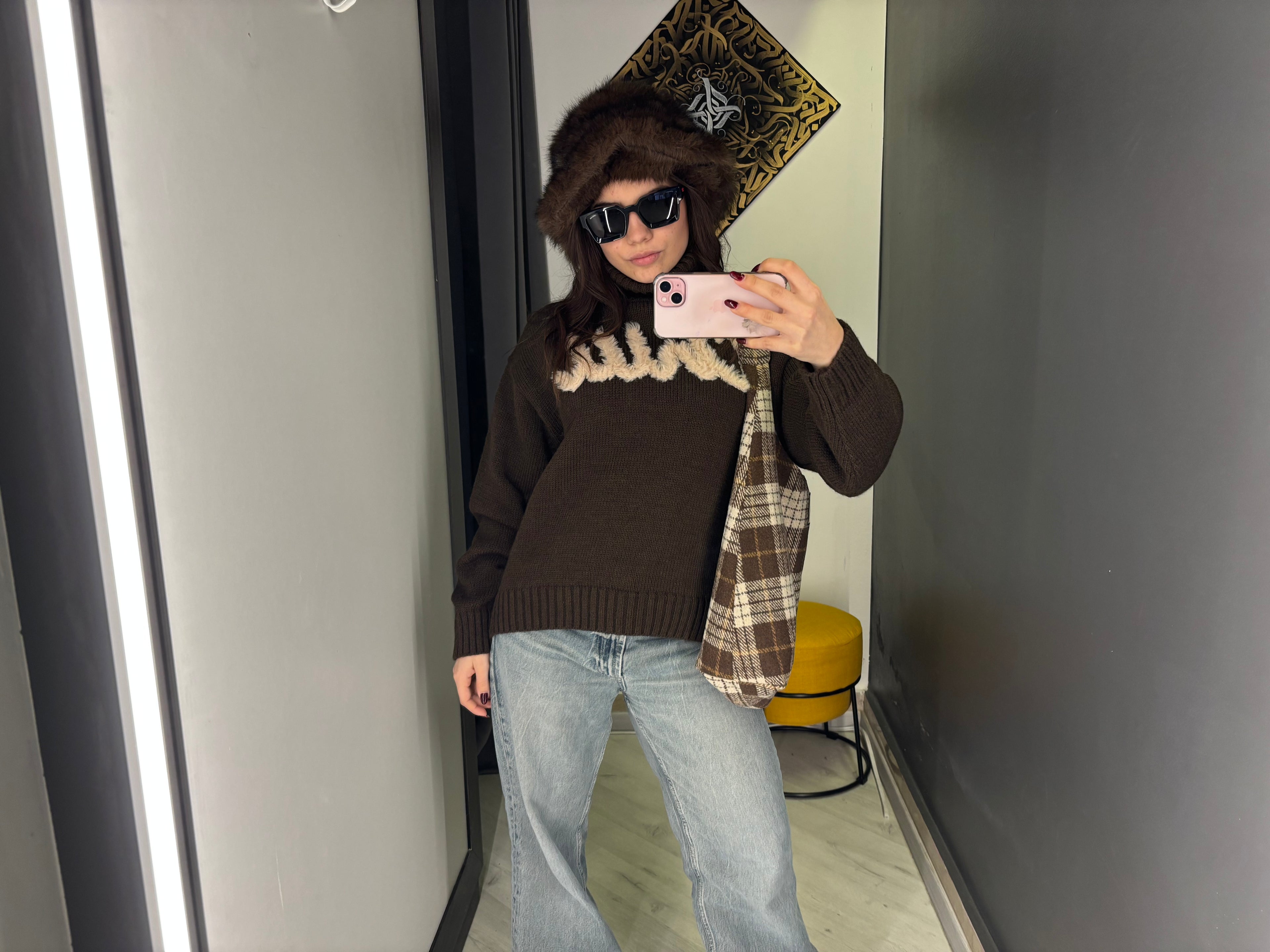 Maglione Dolcevita Donna con Ricamo in Rilievo – Cozy Winter Style