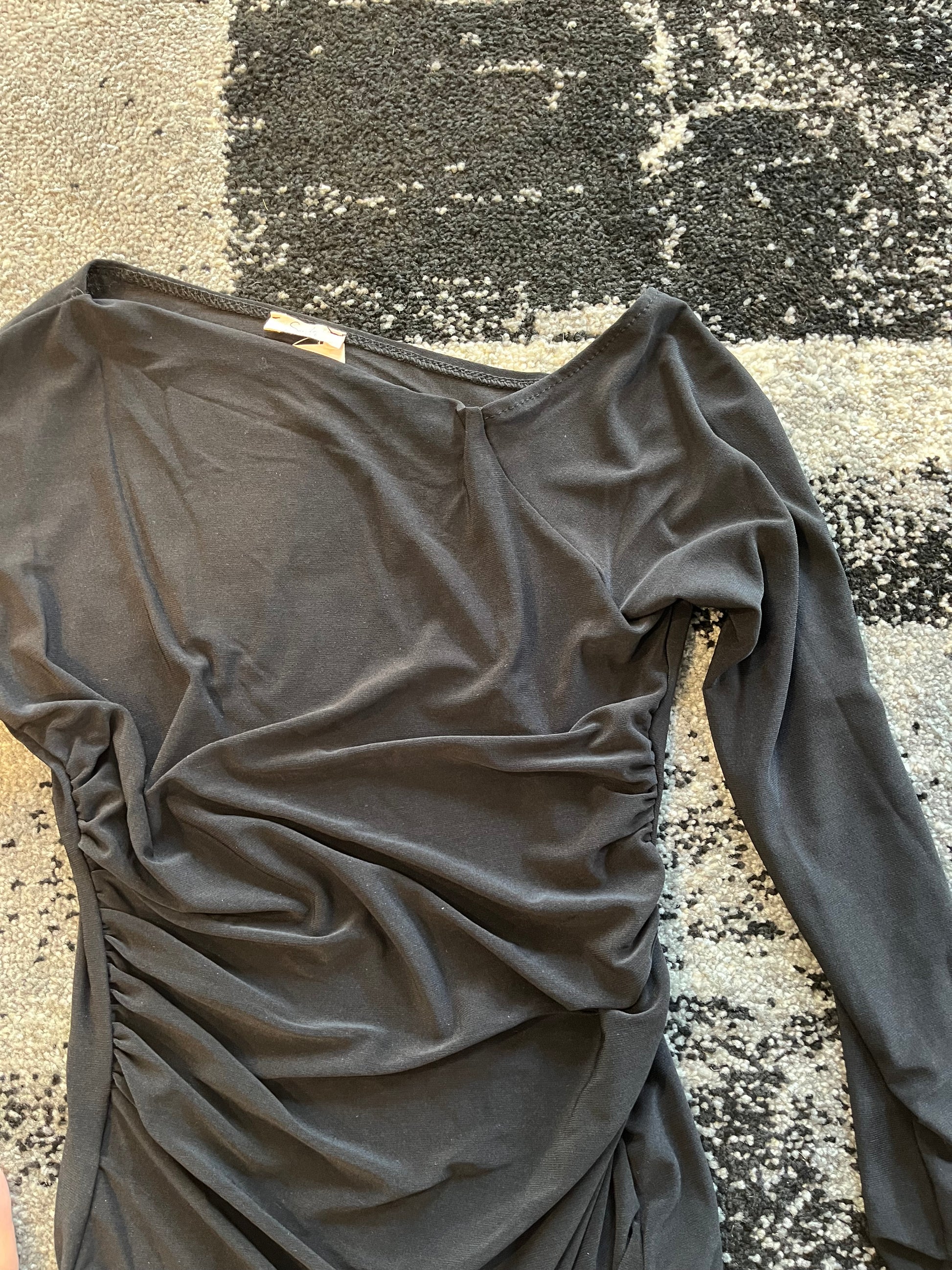 Body Nero a Maniche Lunghe con Arricciature – Eleganza e Comfort in un Unico Capo