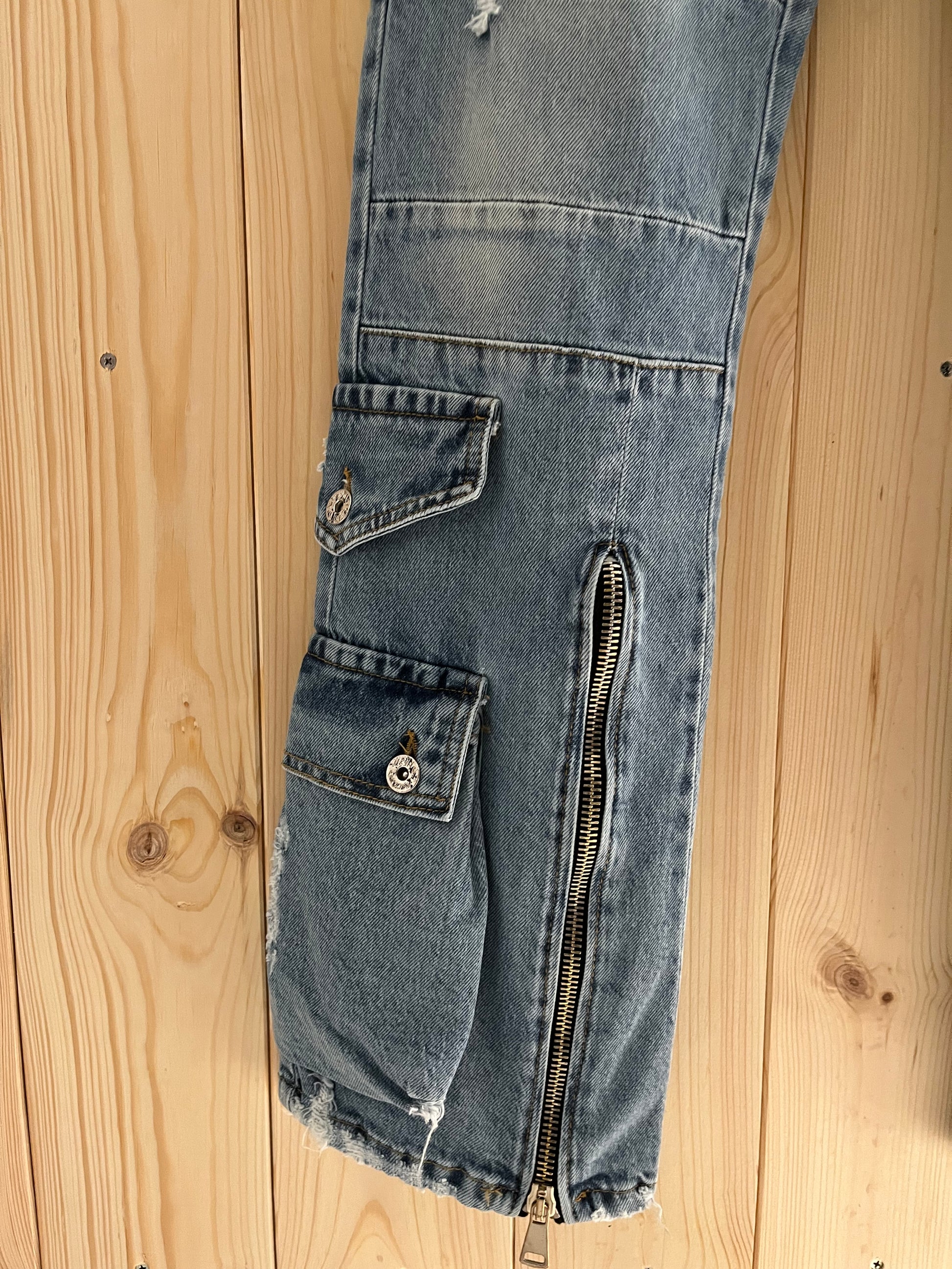 Jeans Cargo Distressed con Tasche Multiple e Zip – Cianotic Made in Italy