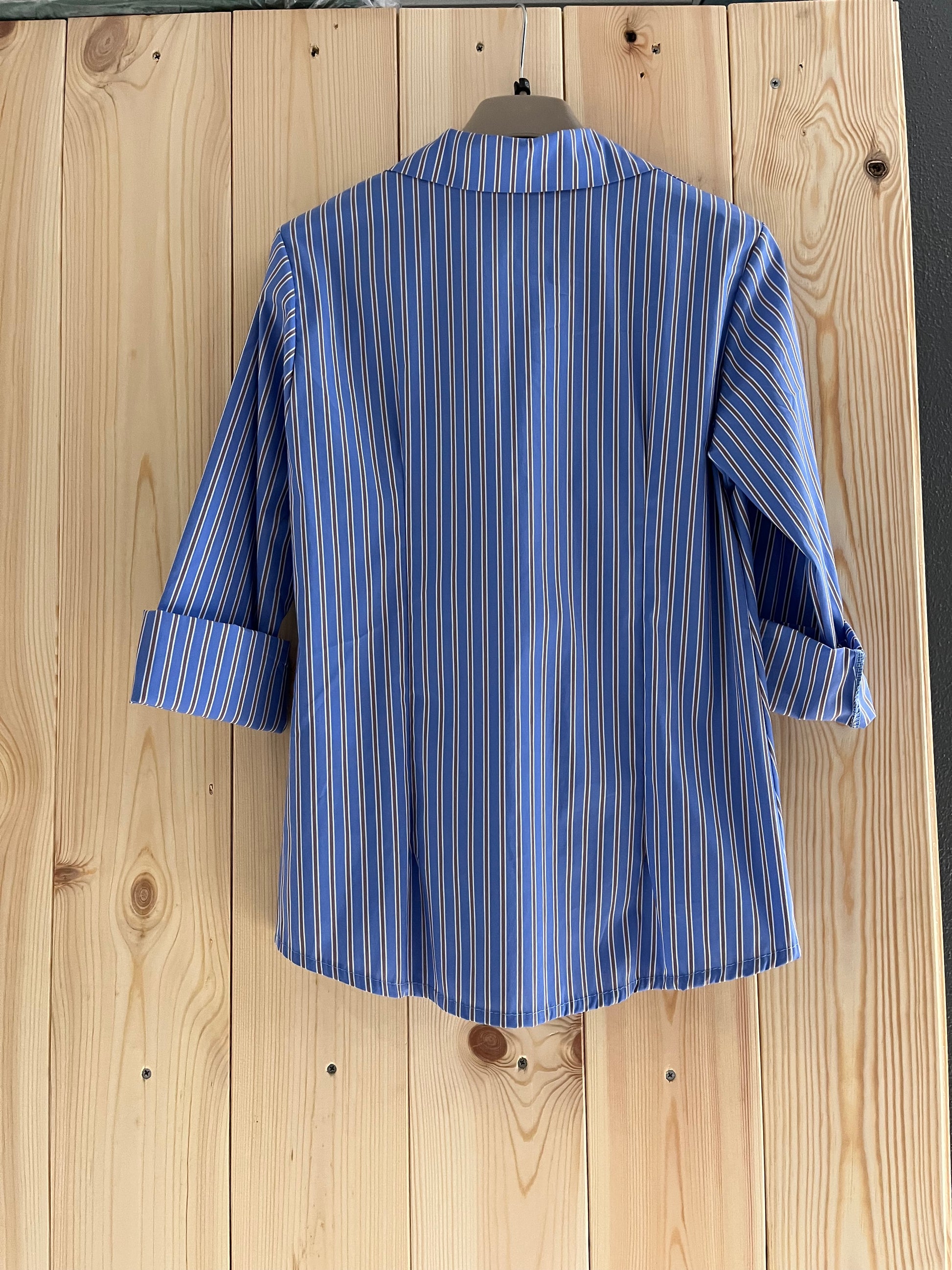 Camicia Donna a Righe Blu – Eleganza Casual con Maniche Risvoltabili