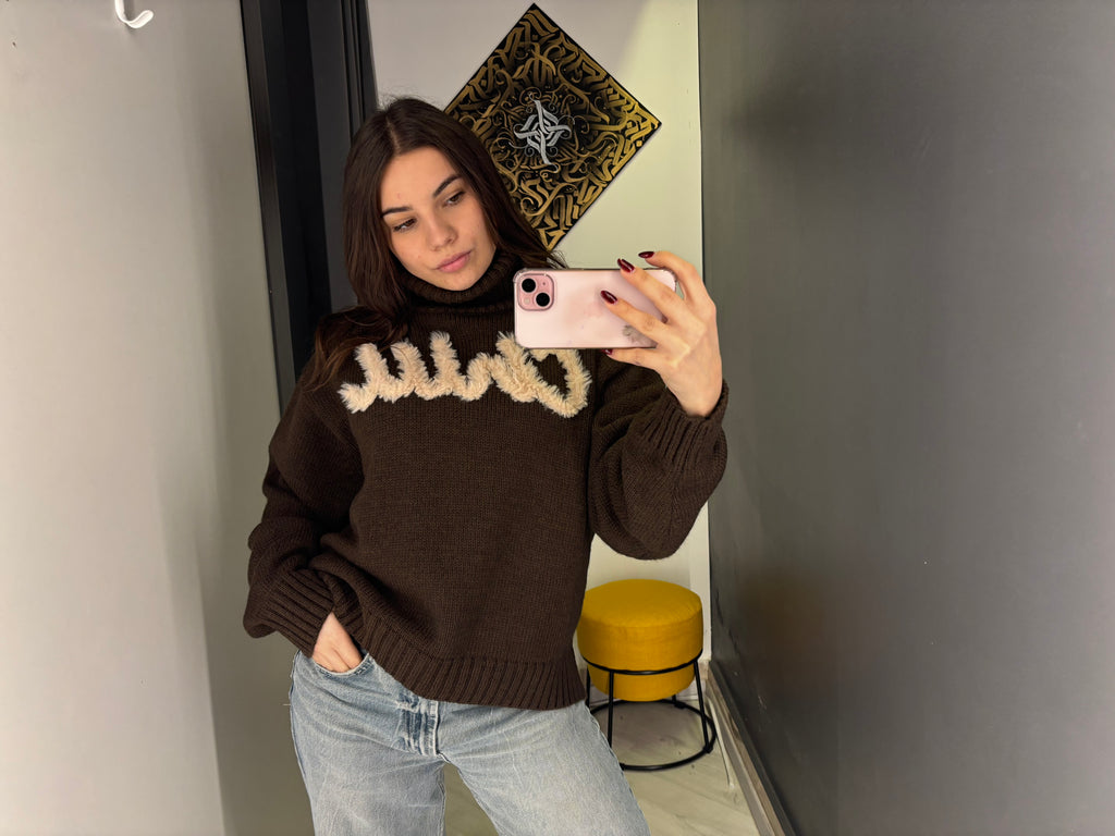 Maglione Dolcevita Donna con Ricamo in Rilievo – Cozy Winter Style