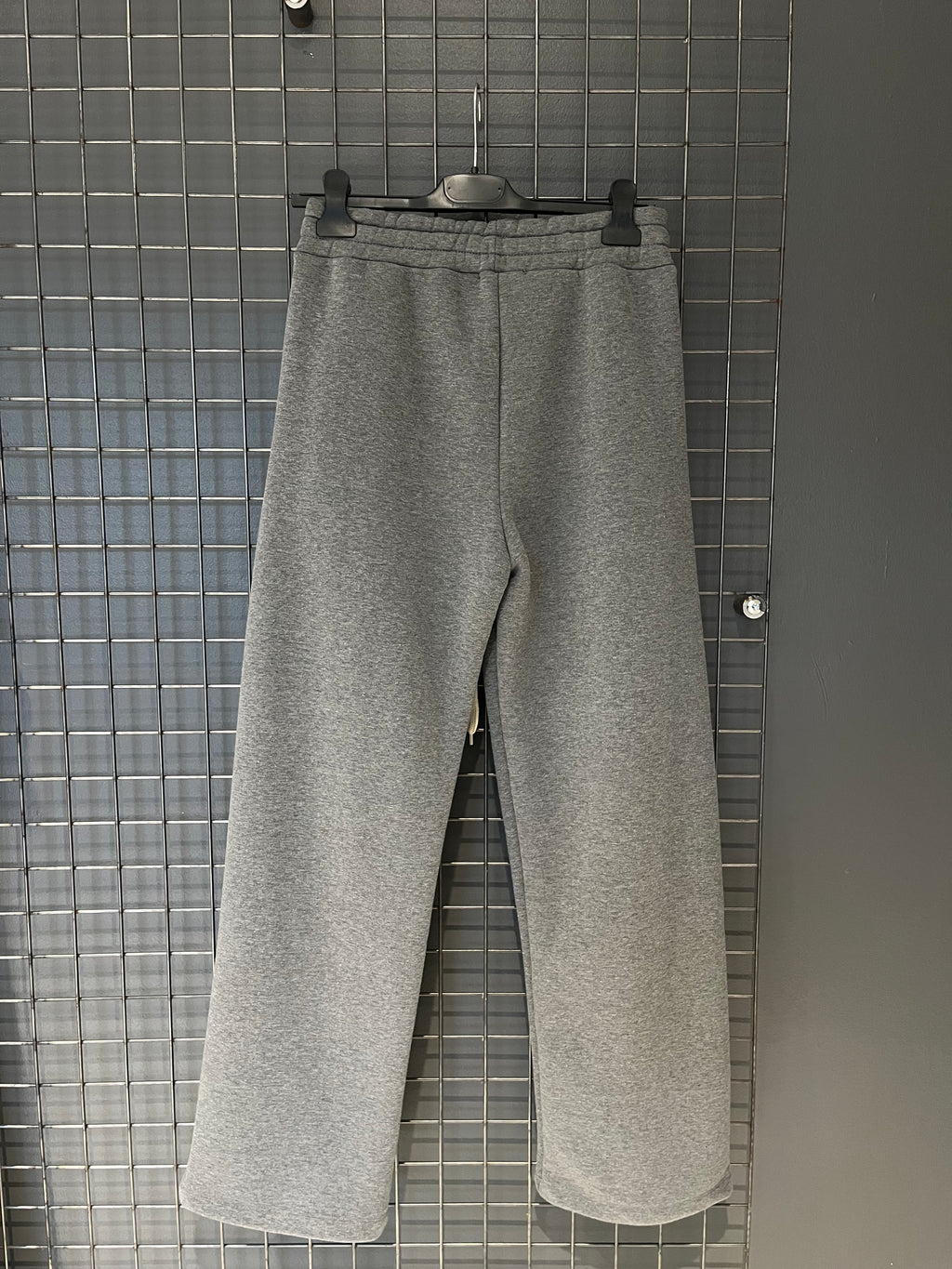 Tuta Oversize Grigio Grafite – Minimal Comfort Edition