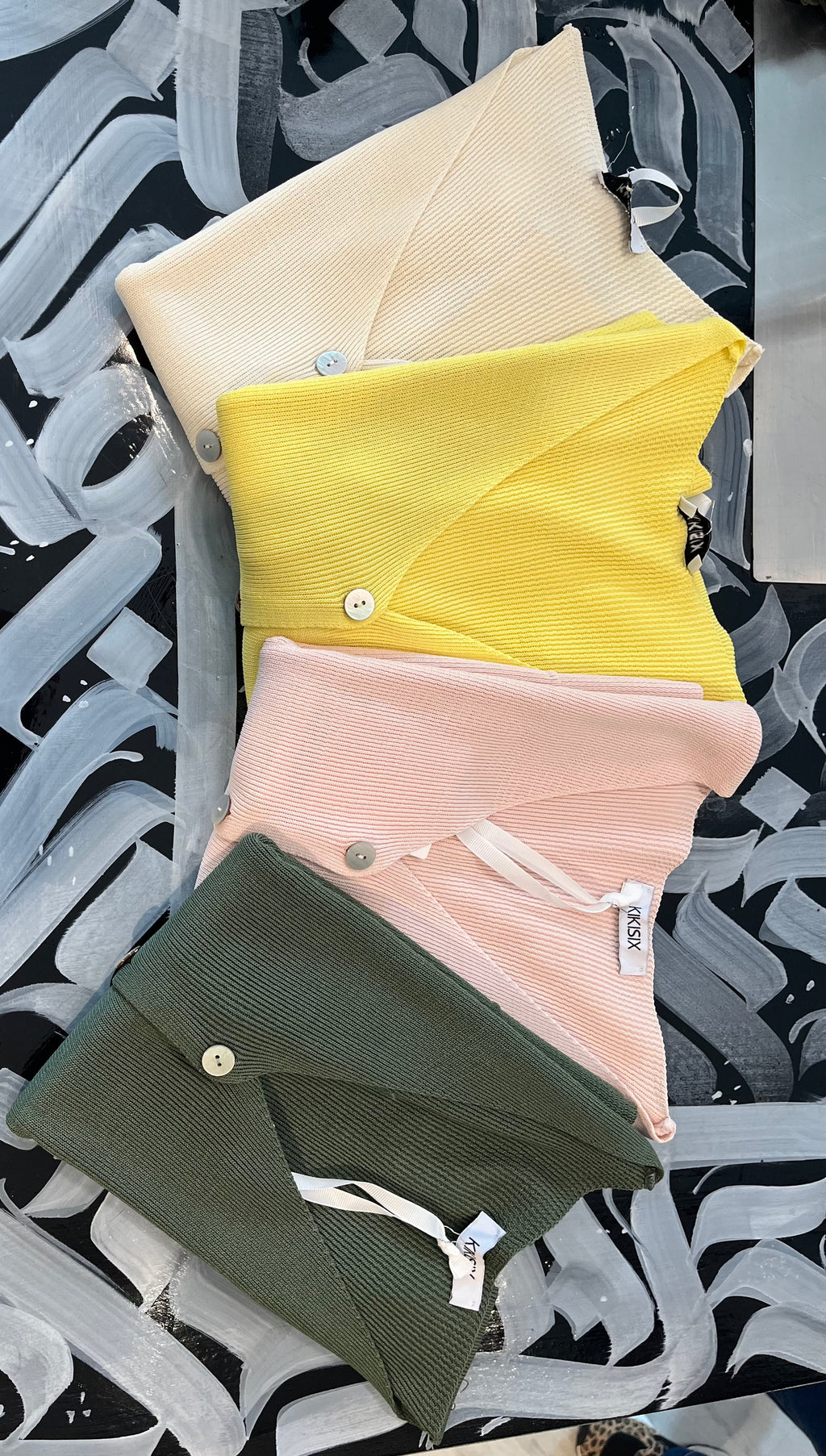 Gilet con bottoni a costine