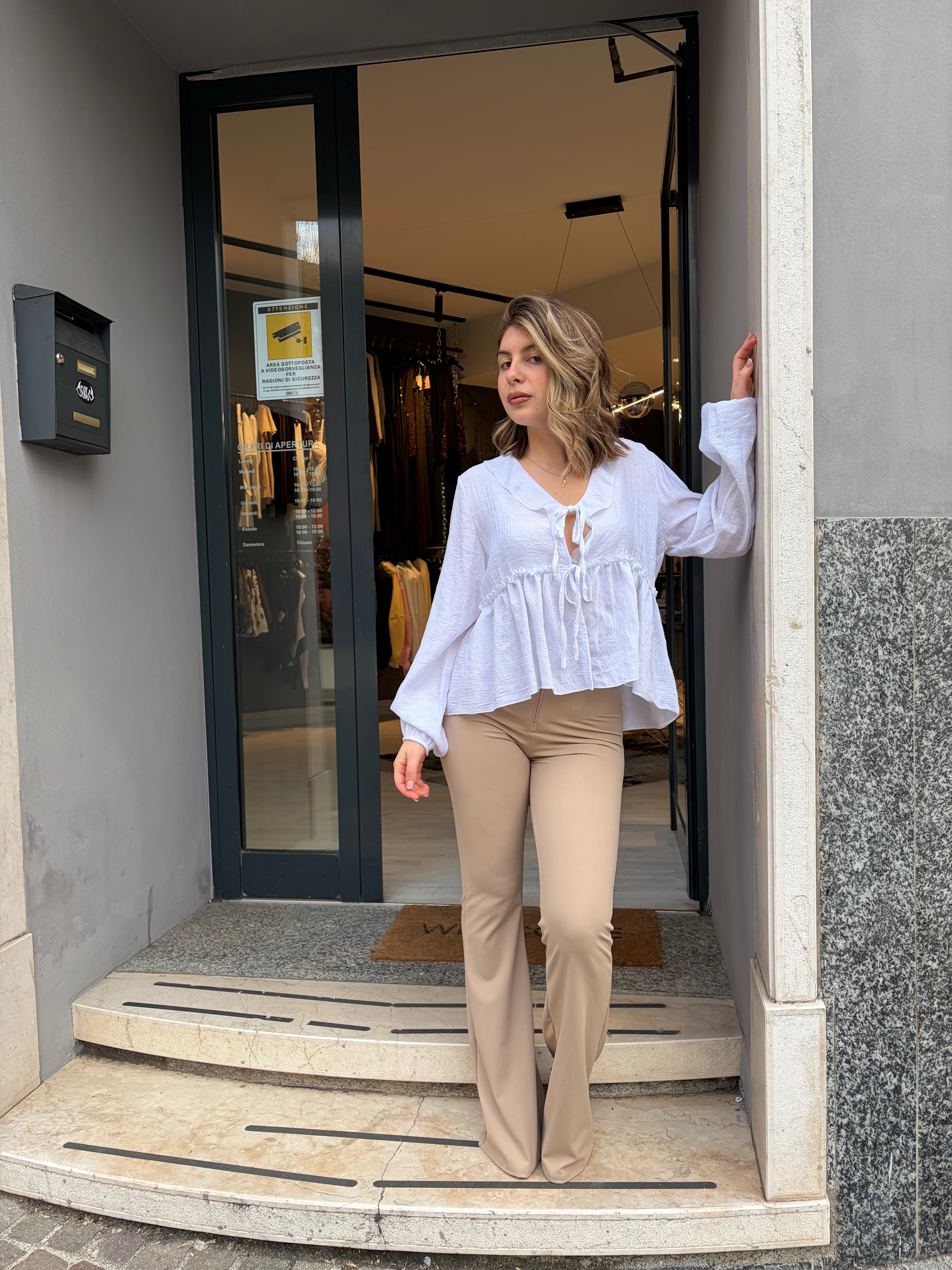 Blusa con lacci