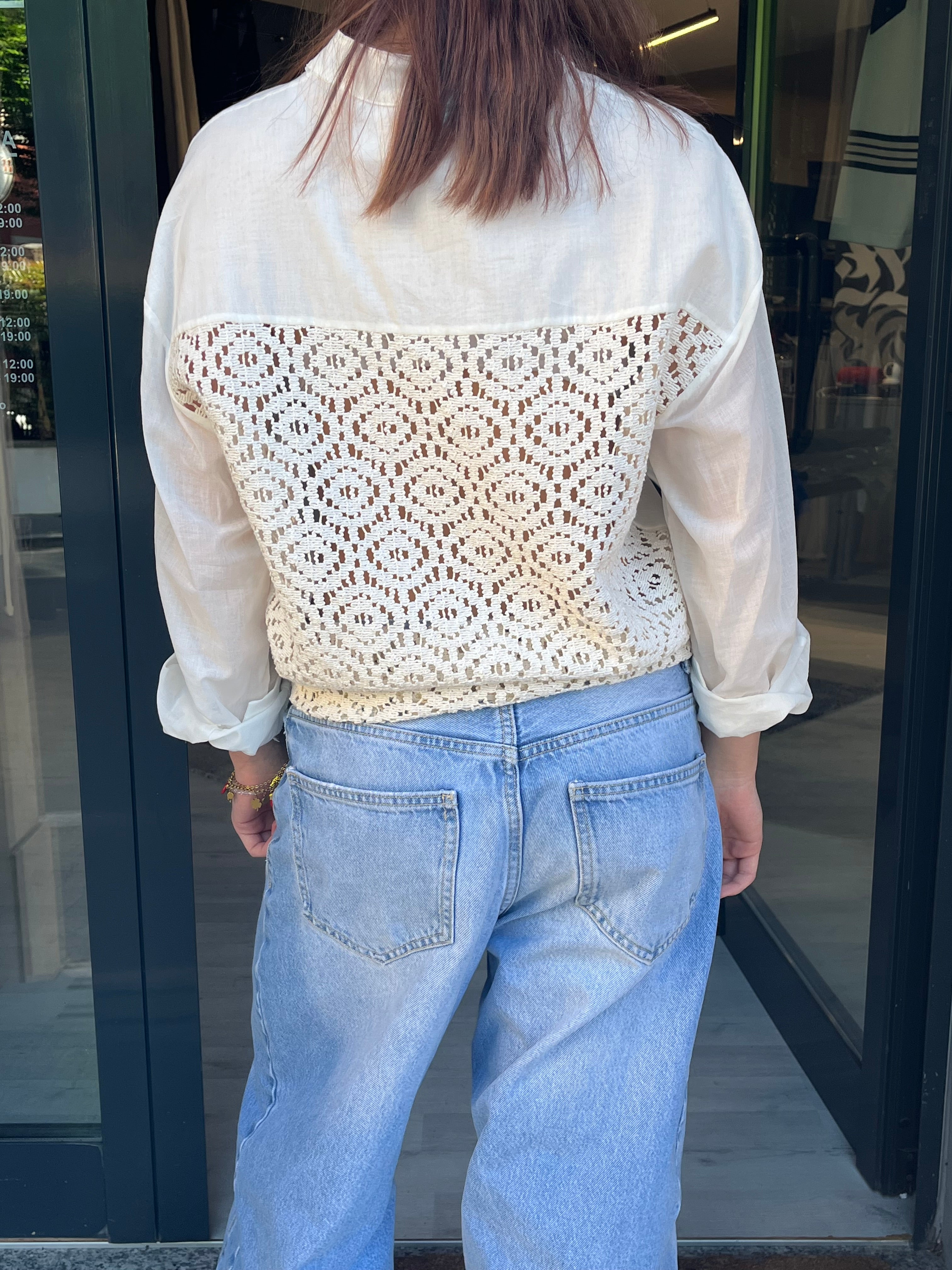 Camicia Bianca con Inserto in macrame – Eleganza Leggera Donna