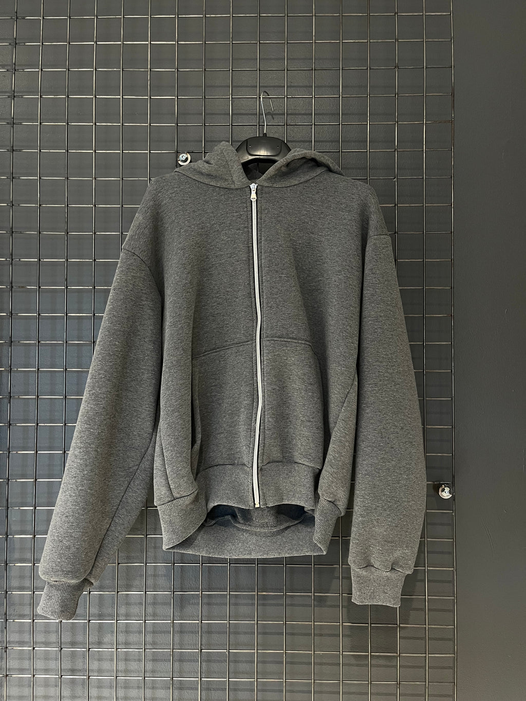 Tuta Oversize Grigio Grafite – Minimal Comfort Edition