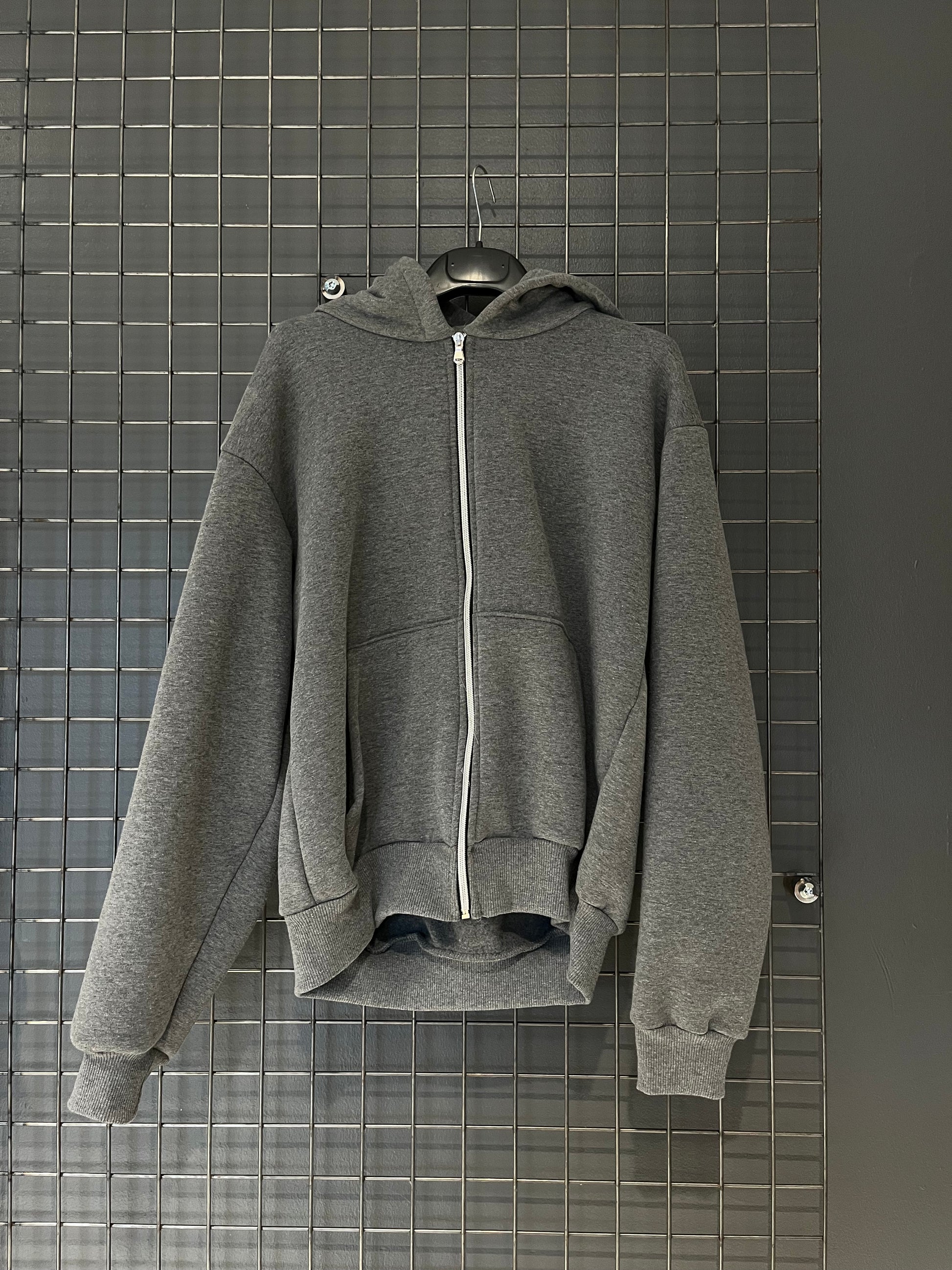 Tuta Oversize Grigio Grafite – Minimal Comfort Edition