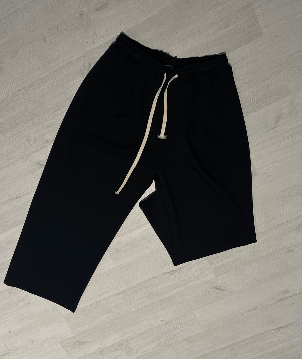 Completo Nero Minimal Chic – Urban Zip Edition