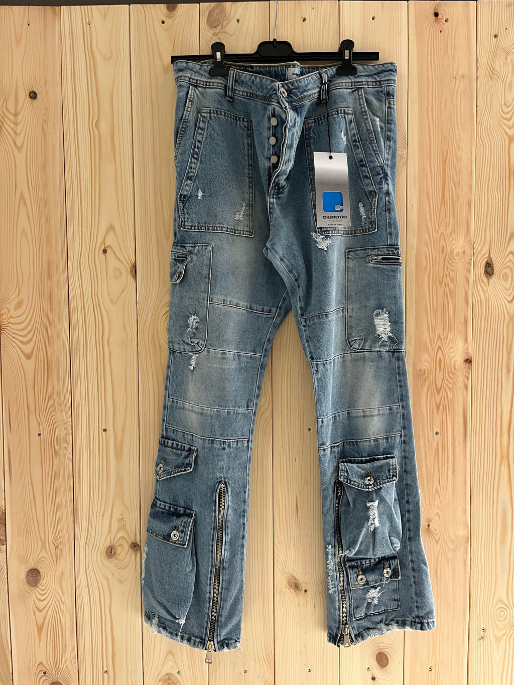 Jeans Cargo Distressed con Tasche Multiple e Zip – Cianotic Made in Italy