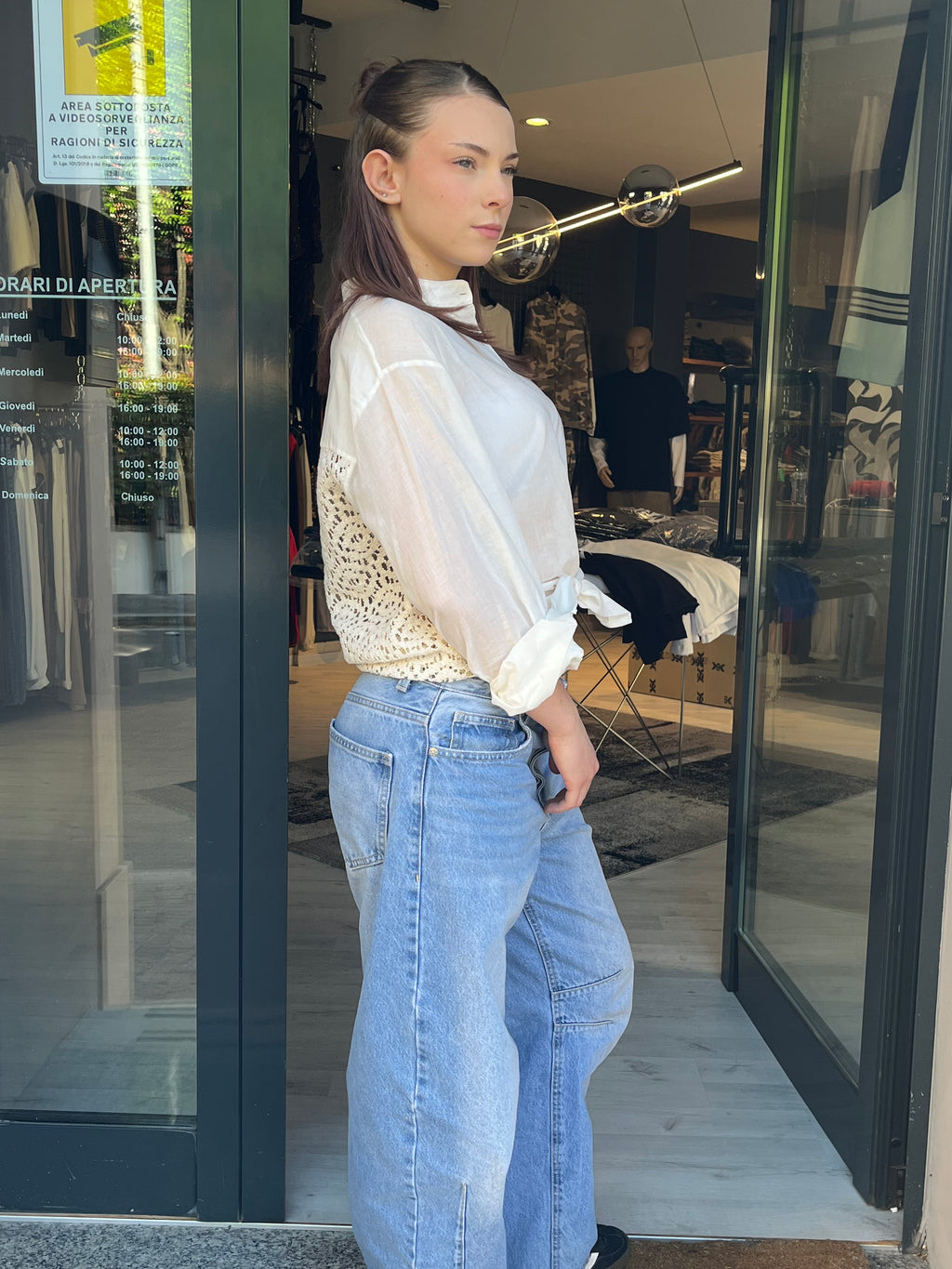 Camicia Bianca con Inserto in macrame – Eleganza Leggera Donna