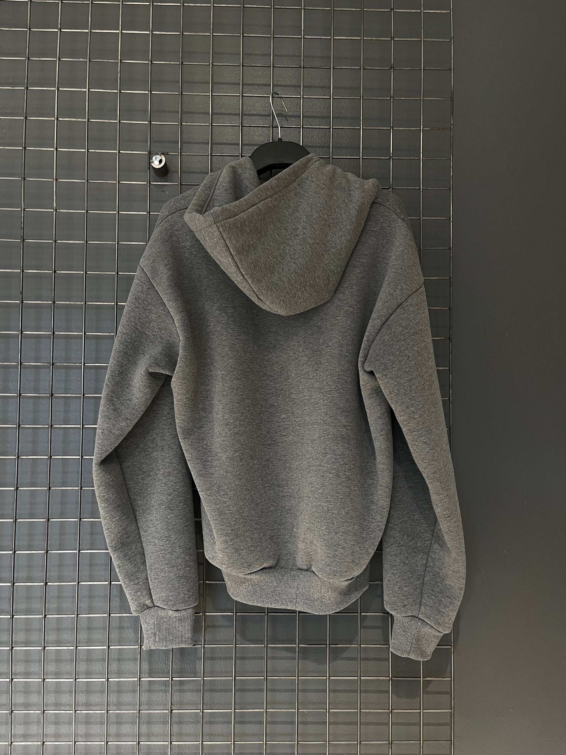 Tuta Oversize Grigio Grafite – Minimal Comfort Edition