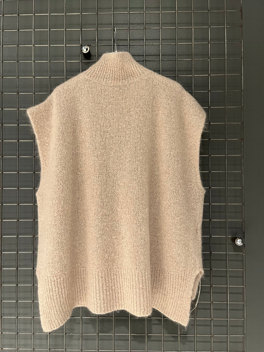 Gilet Morbido con Collo Alto – Cozy Beige